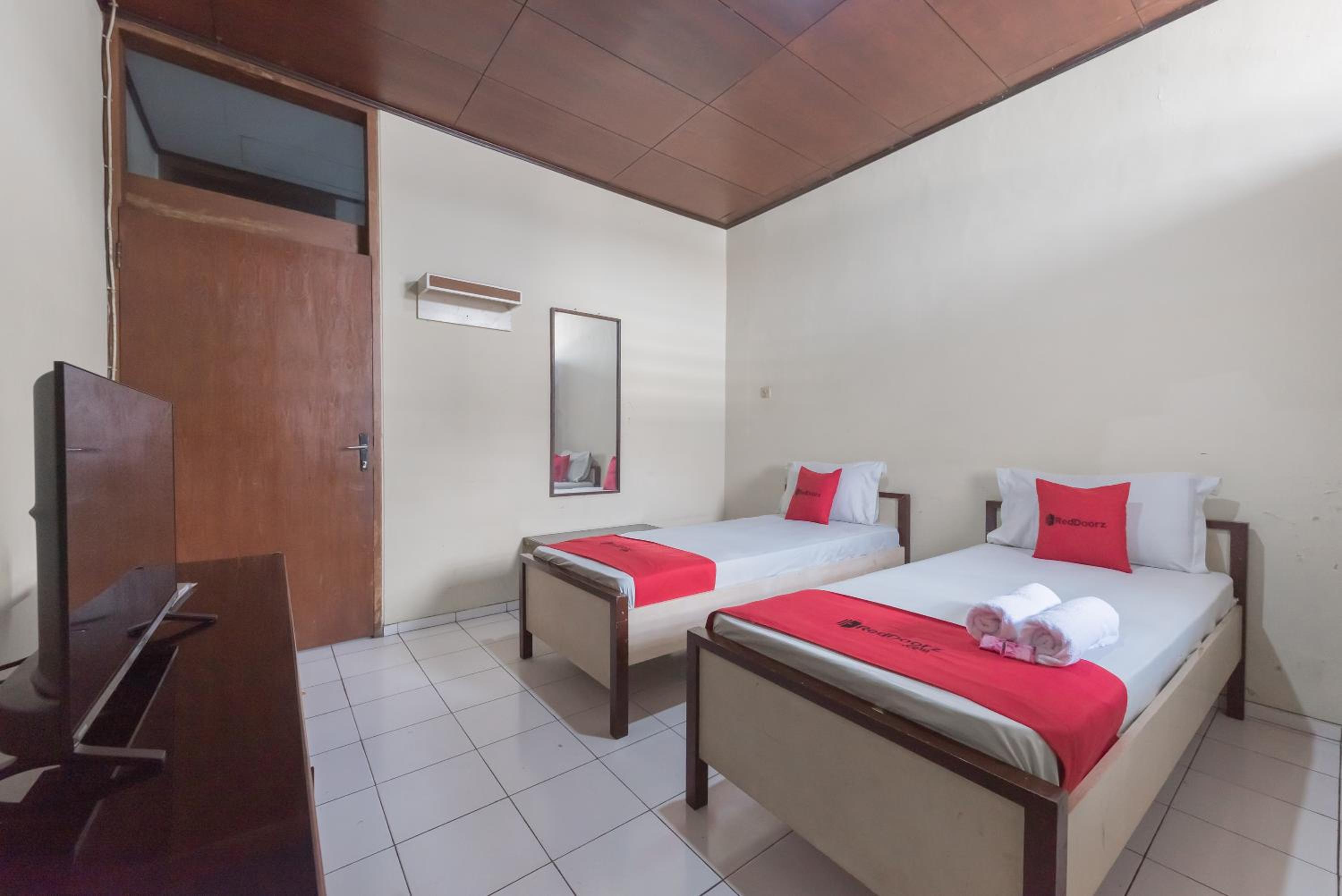 Standard Twin Room - Photo 6