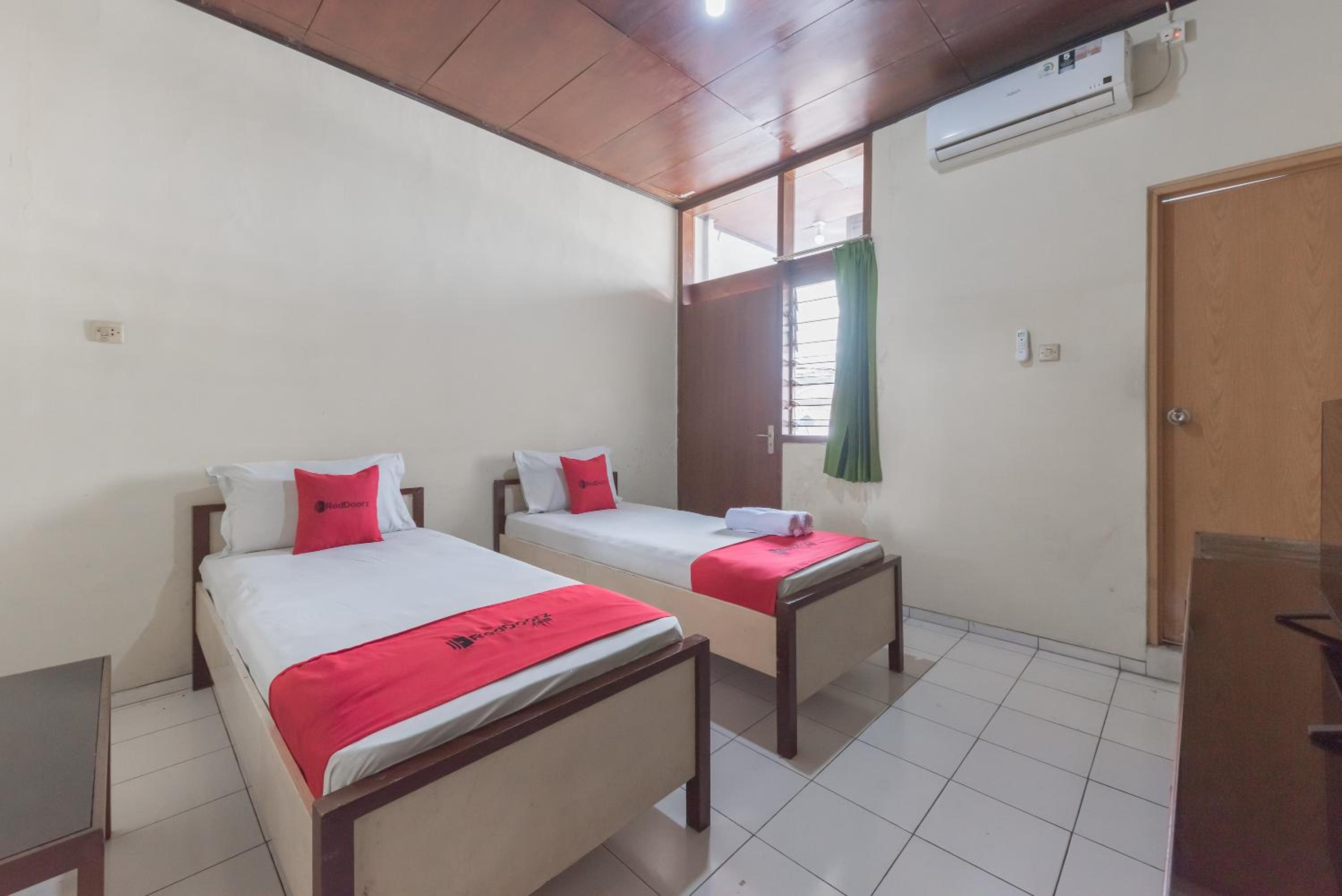 Standard Twin Room - Photo 1