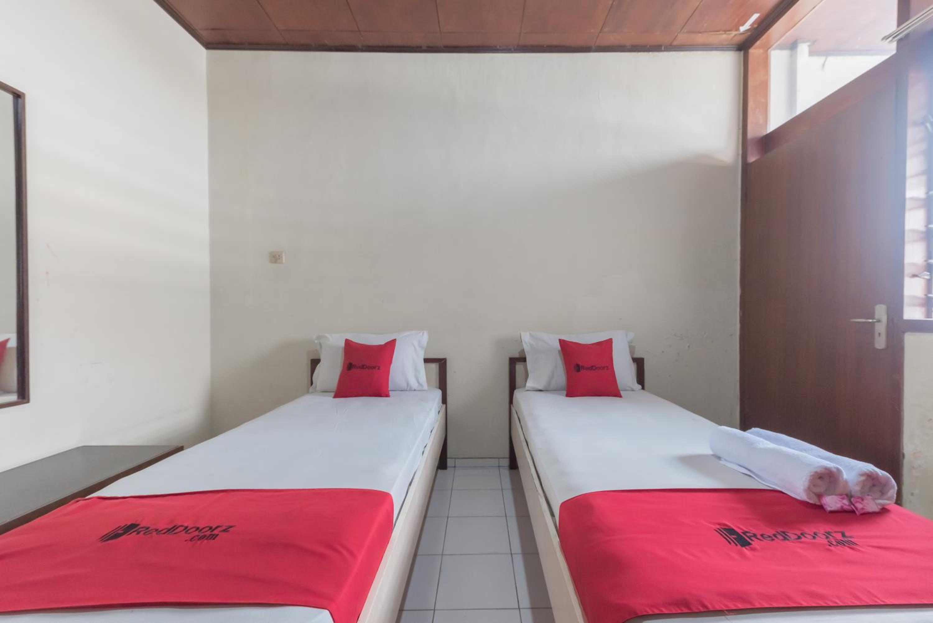 Standard Twin Room - Photo 3