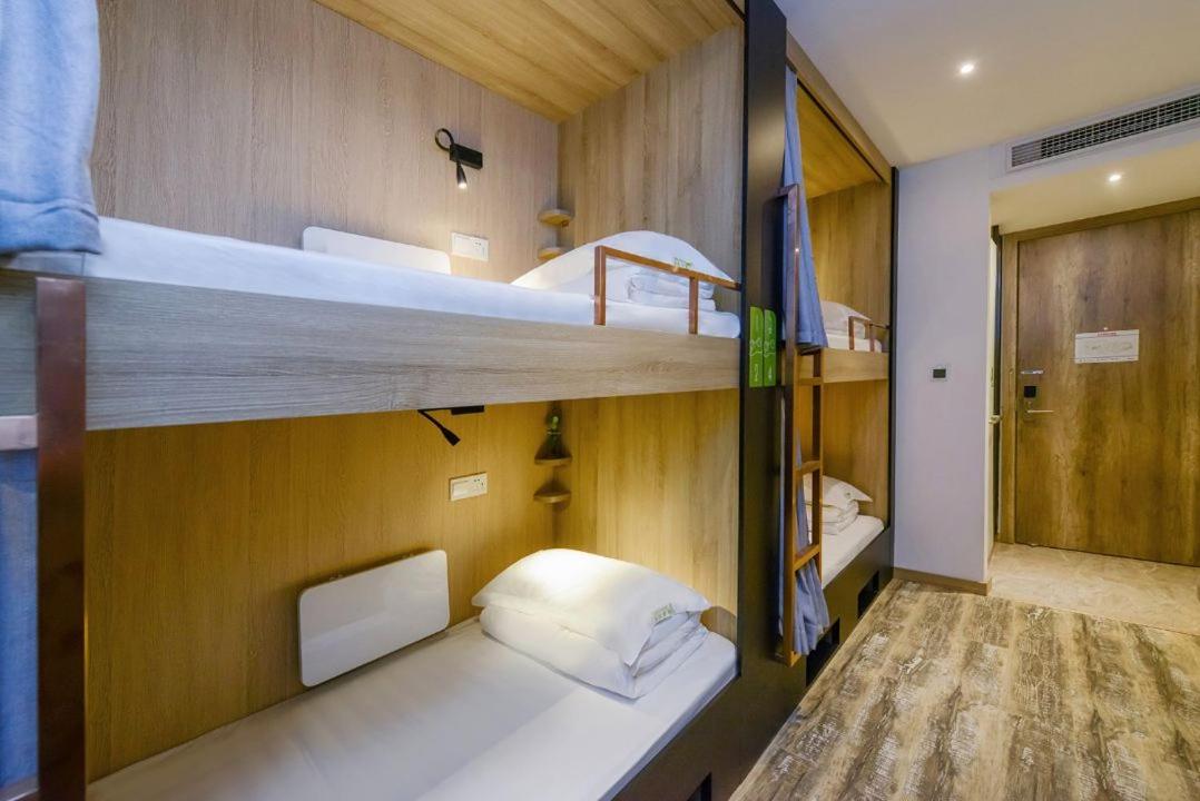 Bed in 4-Bed Male Dormitory Room Shared Bathroom  photo 2