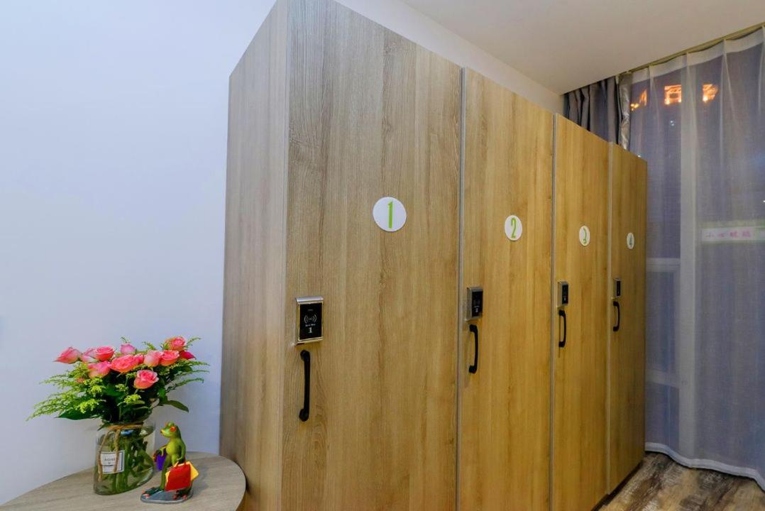 Bed in 4-Bed Male Dormitory Room Shared Bathroom  photo 3