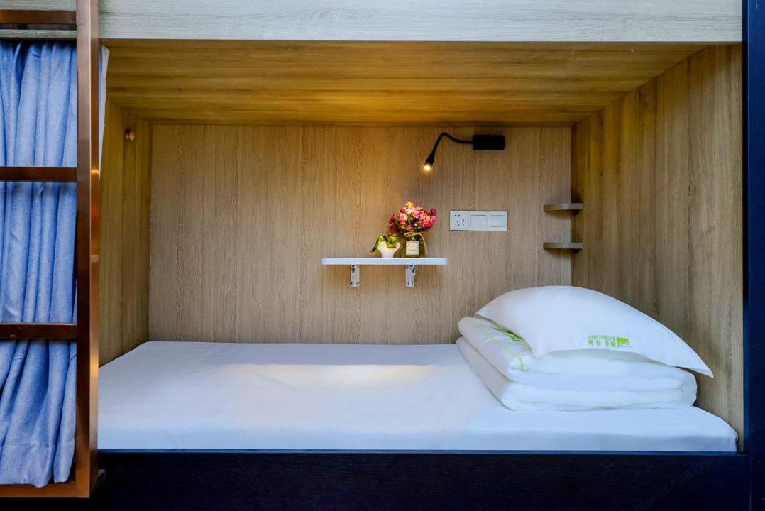Bed in 4-Bed Male Dormitory Room Private Bathroom  photo 2