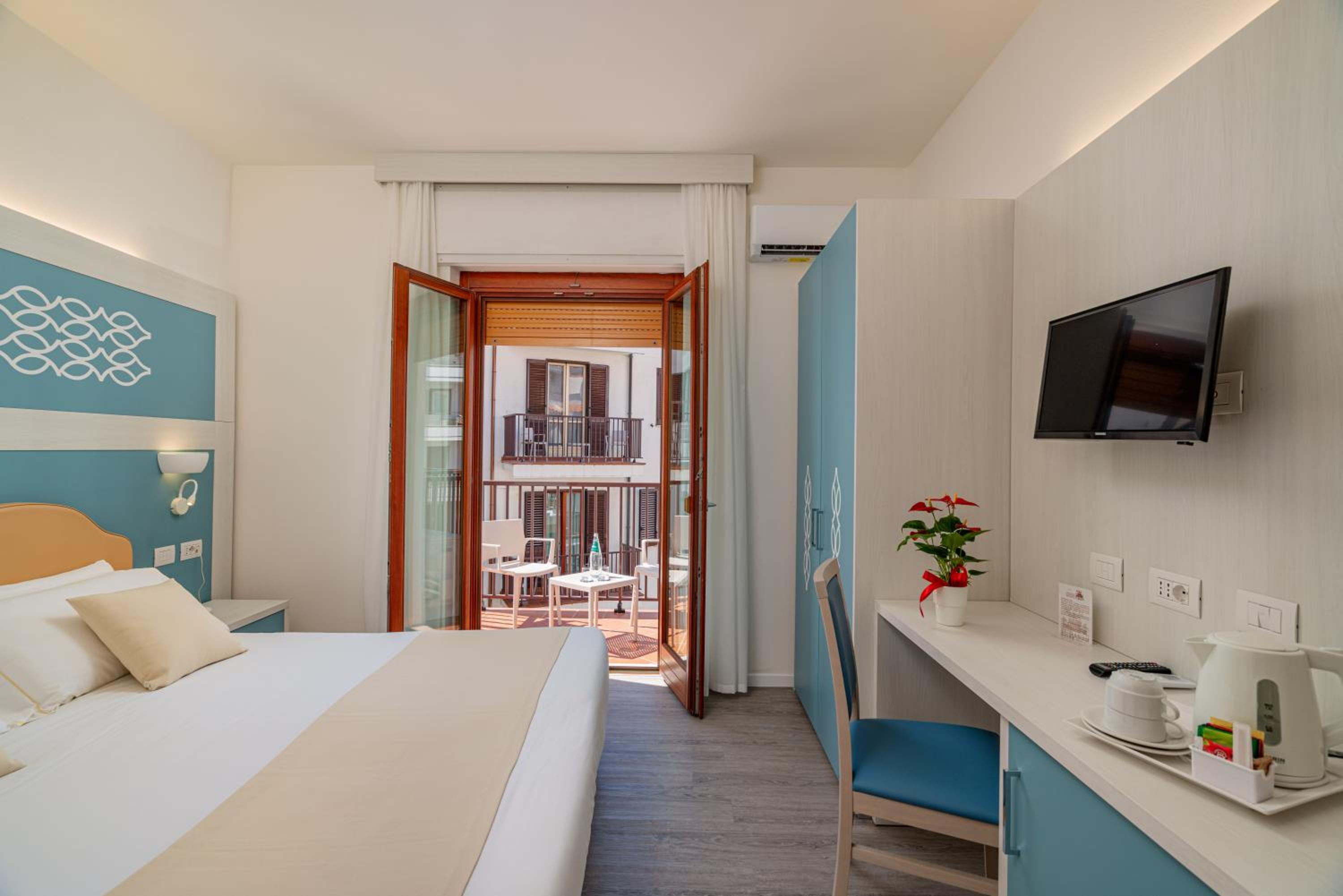 Superior Double or Twin Room with Garden View - Photo 15