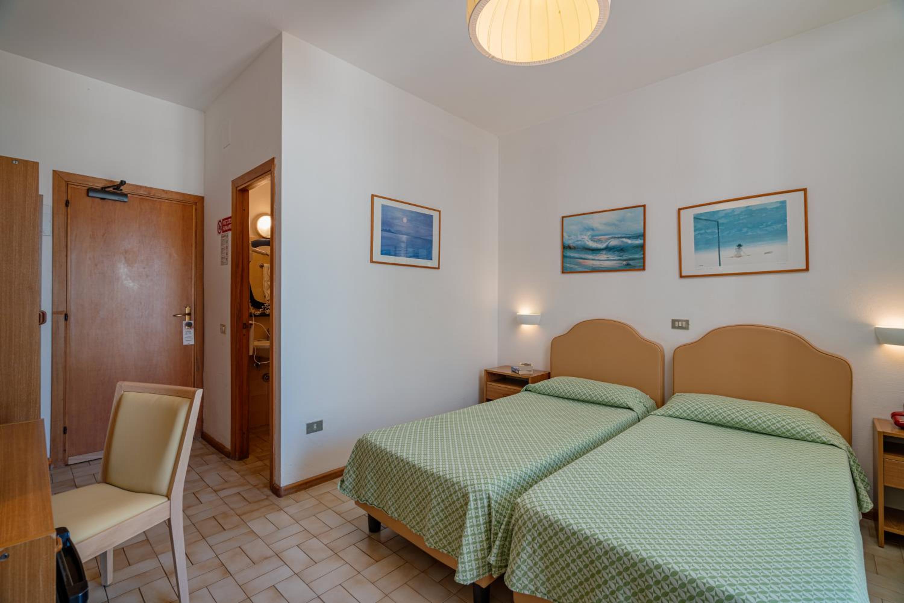 Standard Double or Twin Room with Garden View - Photo 5