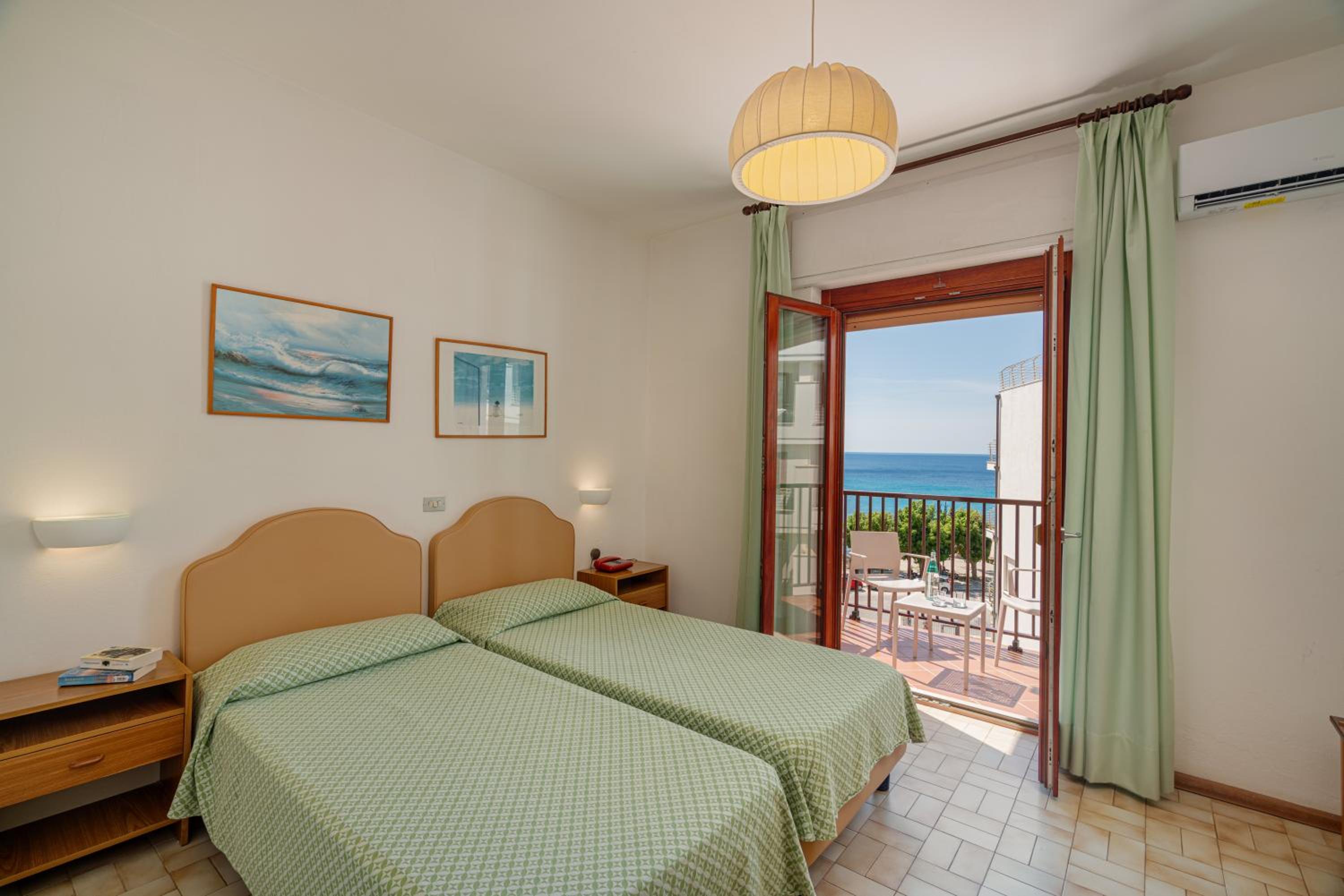Standard Double or Twin Room with Garden View - Photo 1