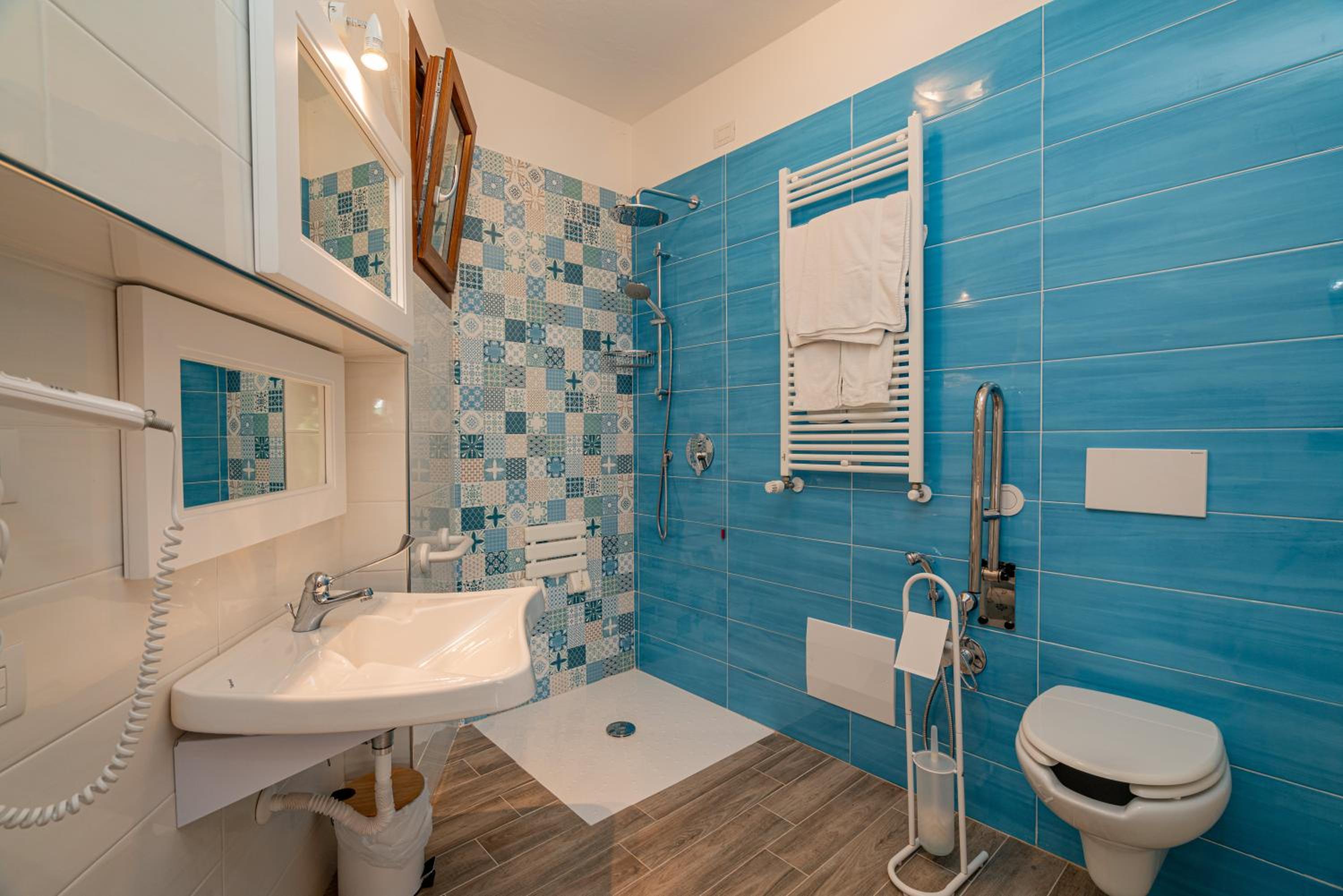 Superior Double or Twin Room with Garden View - Photo 17