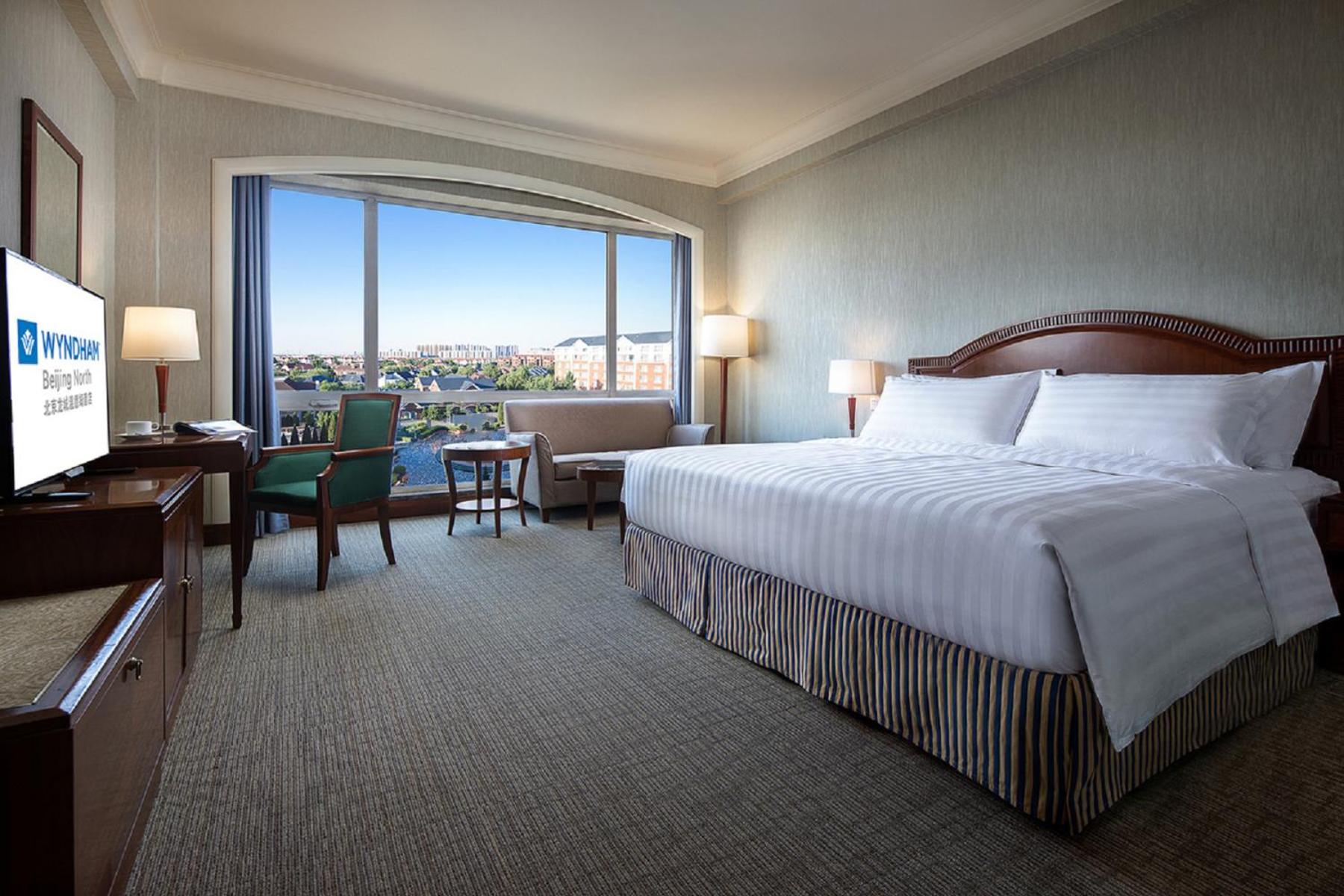 Superior King Suite - Non-Smoking - Photo 1