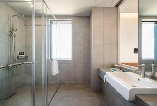 Superior King Room - Photo 3