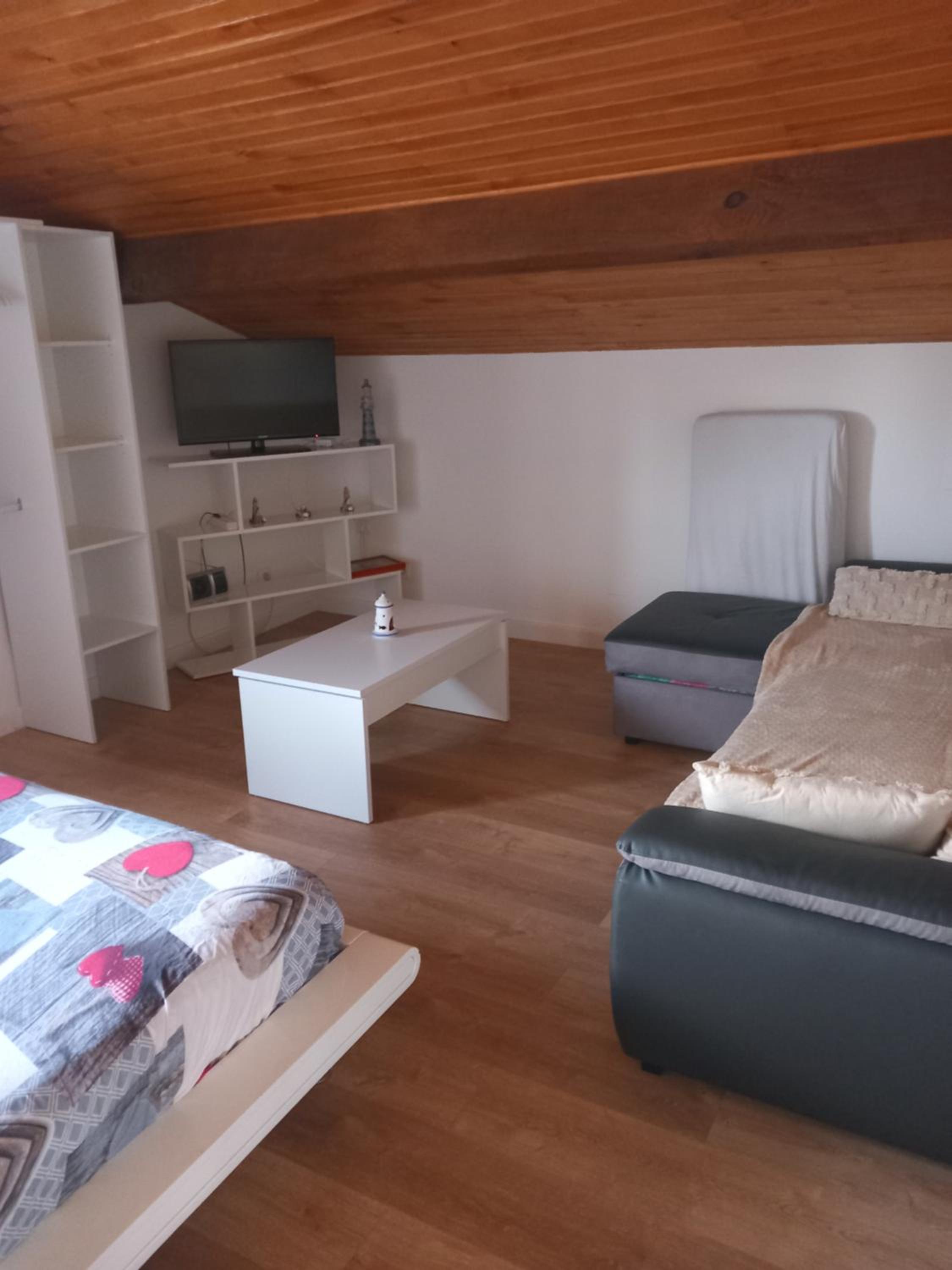 One-Bedroom Apartment - Photo 15