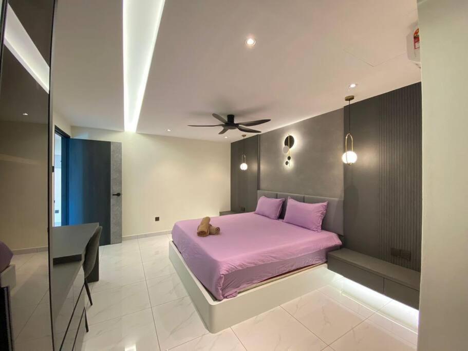 Four-Bedroom House photo 2