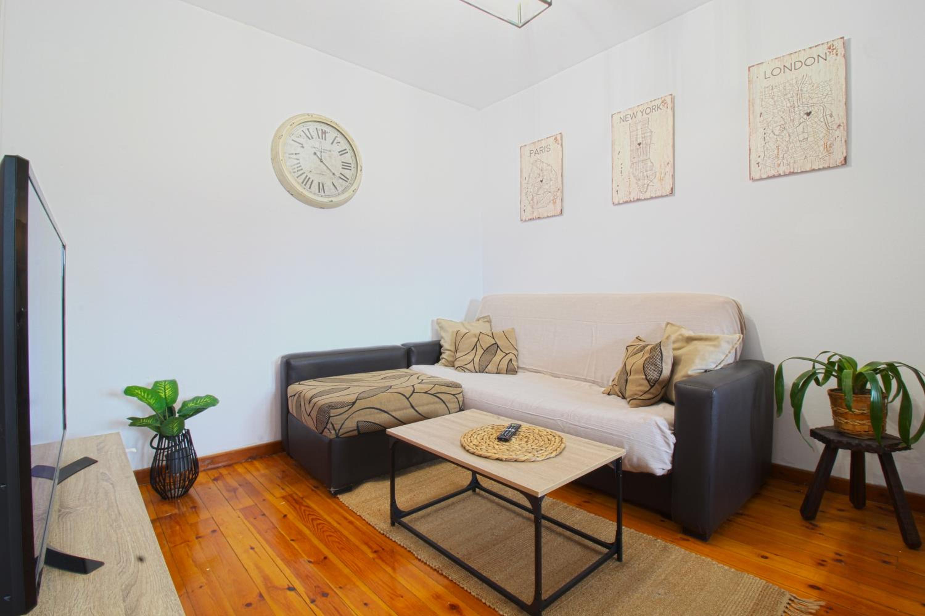 Three-Bedroom House photo 3