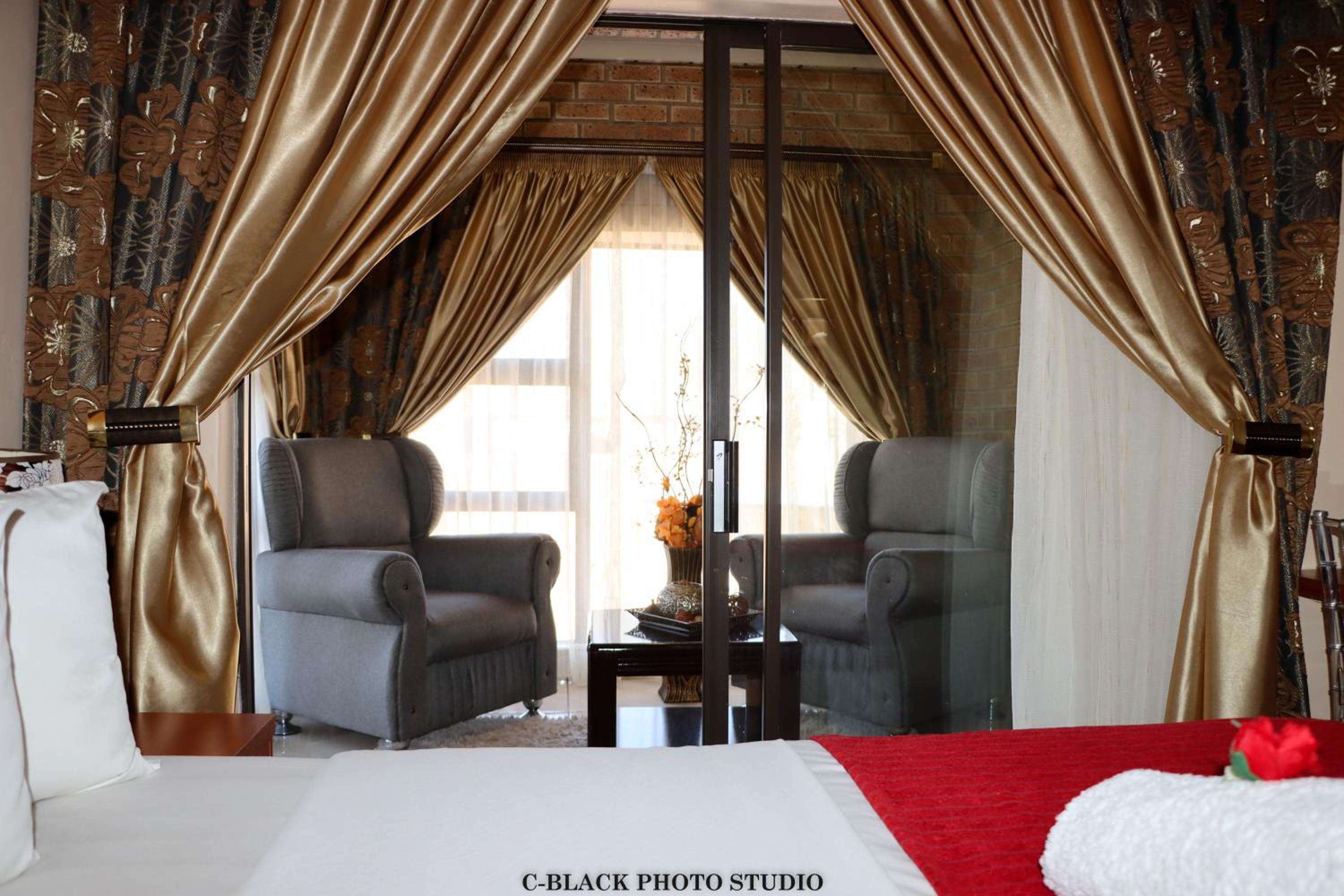 Executive Suite - Photo 1