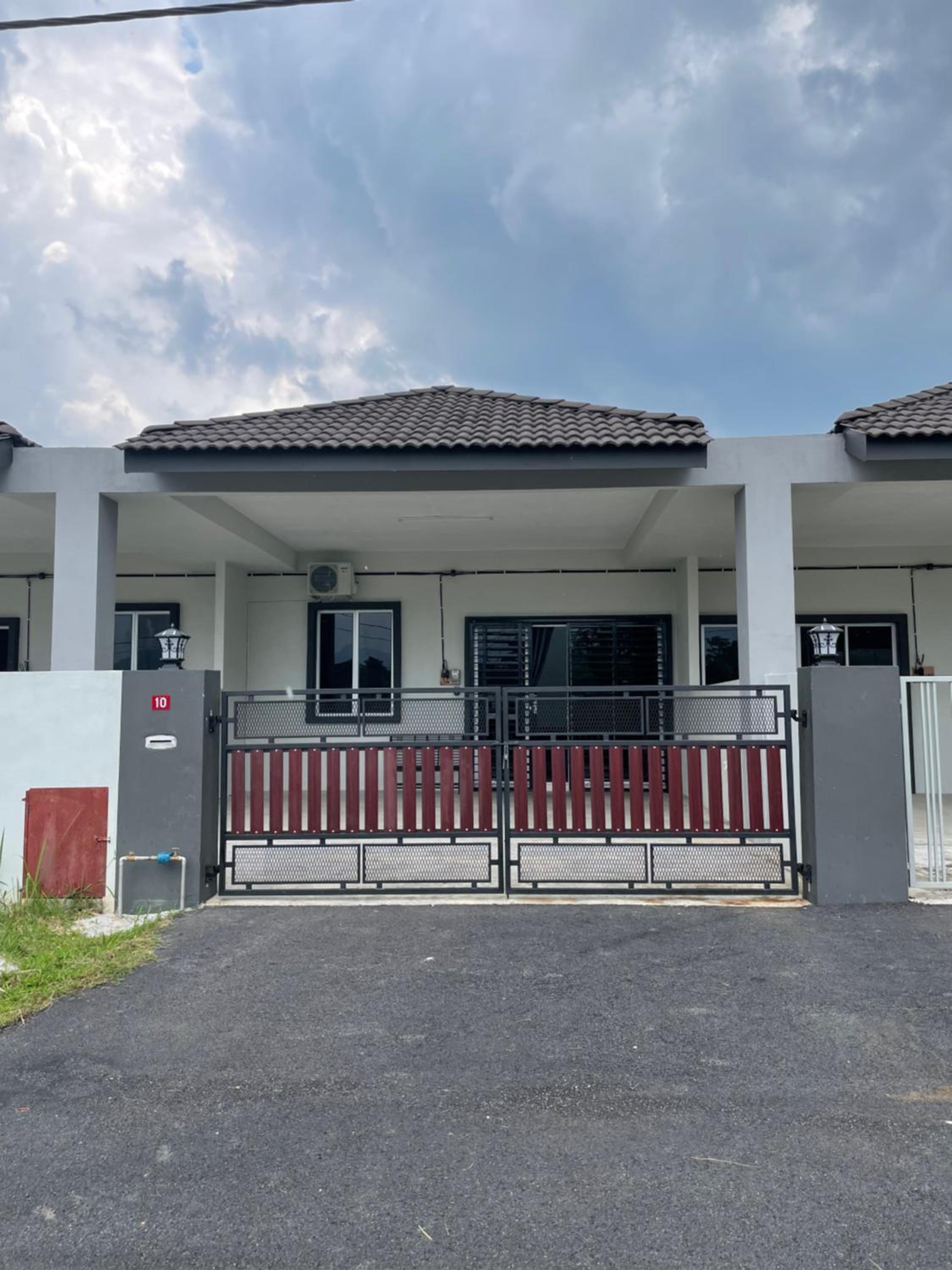 Three-Bedroom House photo 1