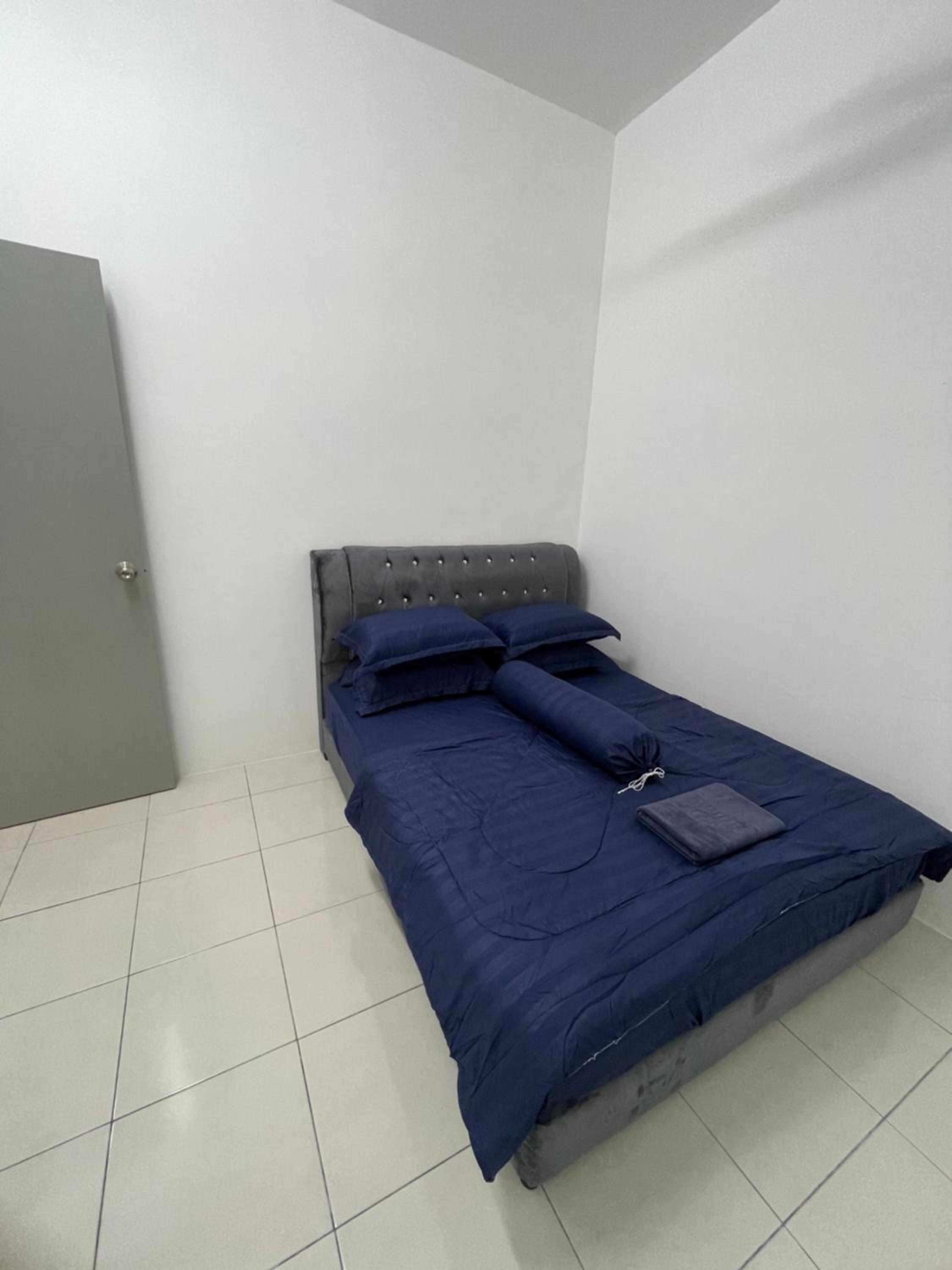 Three-Bedroom House photo 2