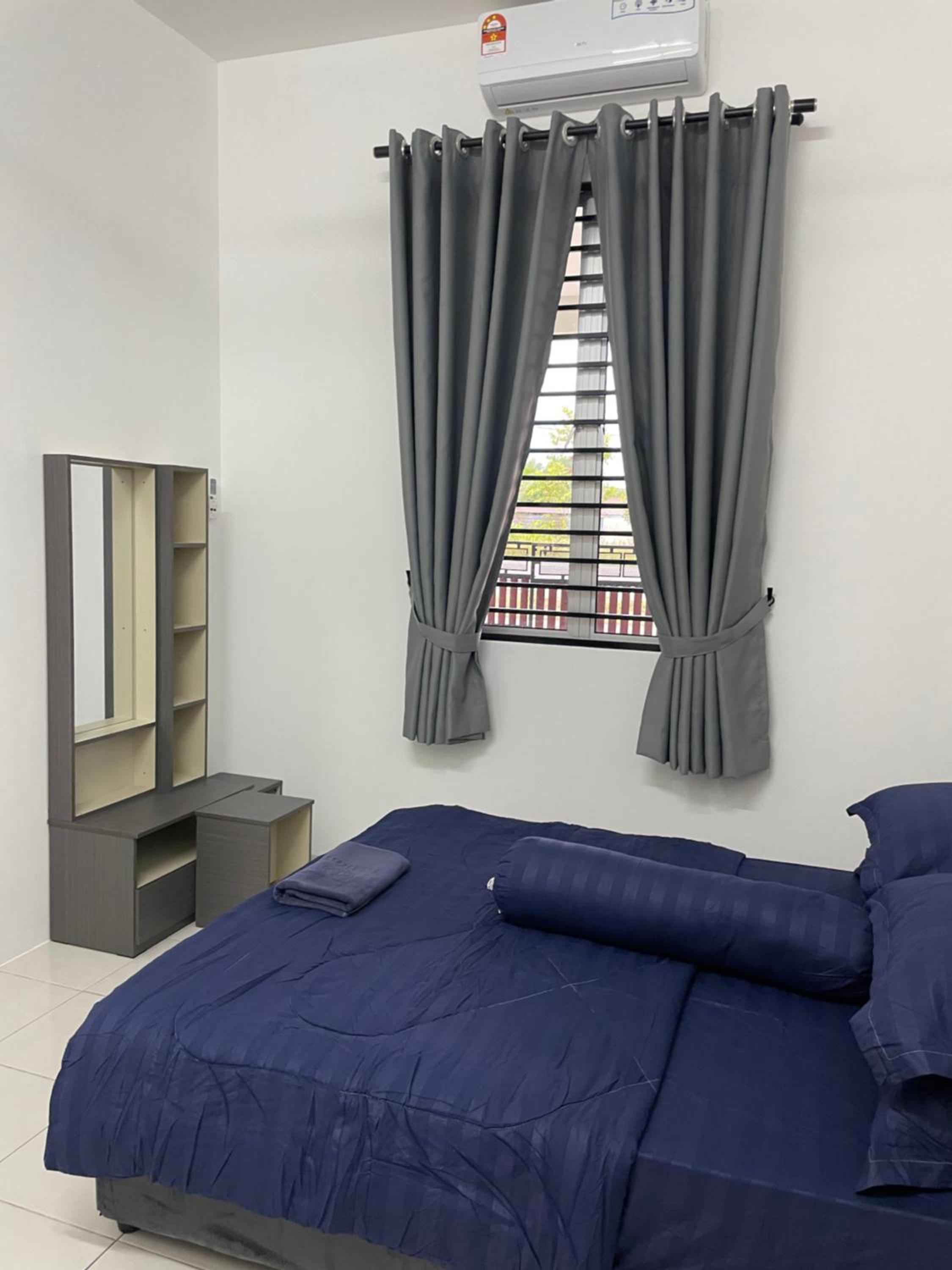 Three-Bedroom House photo 3