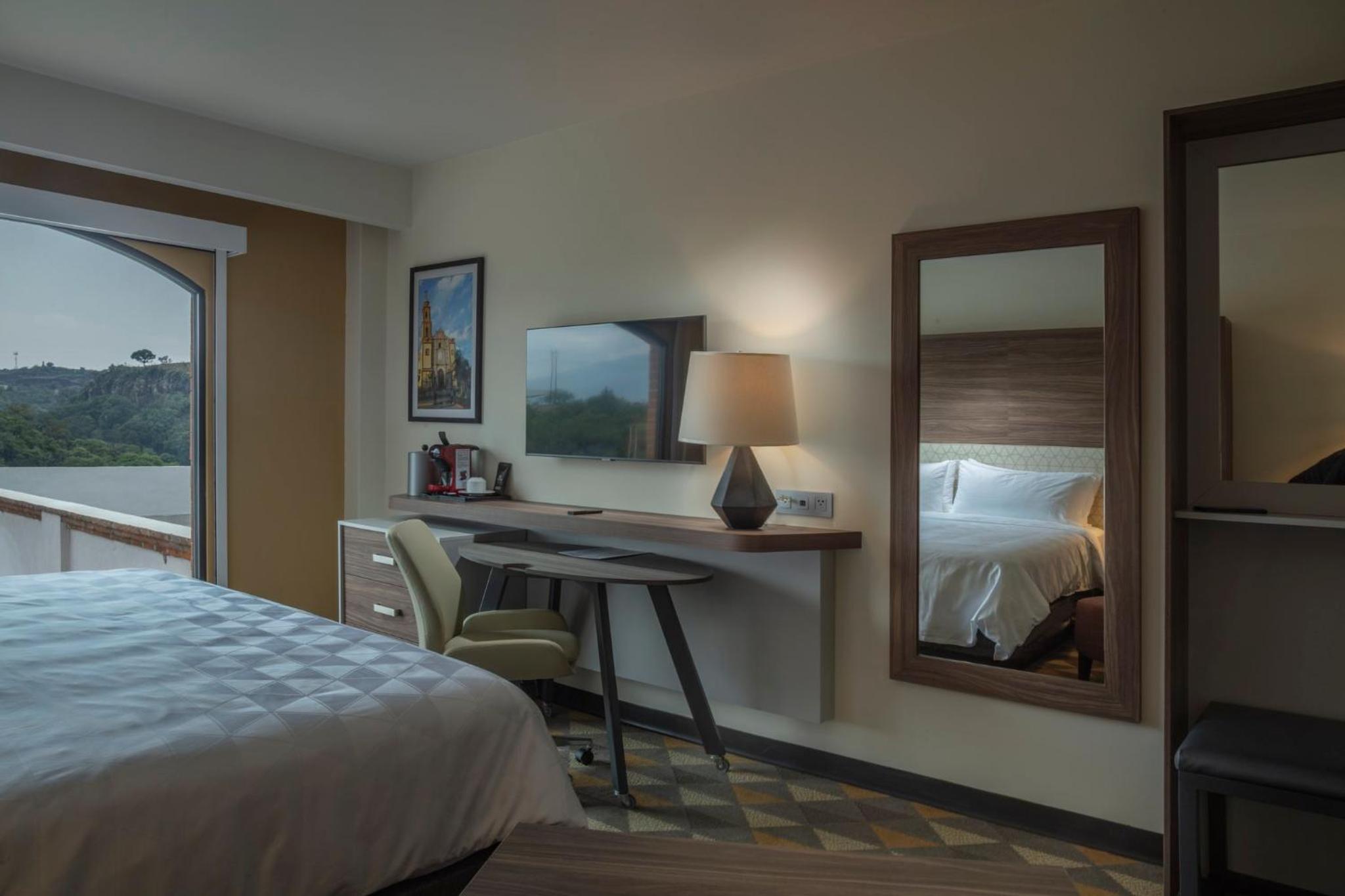 Standard King Room photo 2