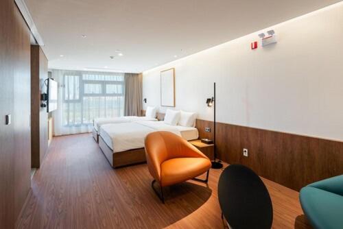 Suite - Photo 2