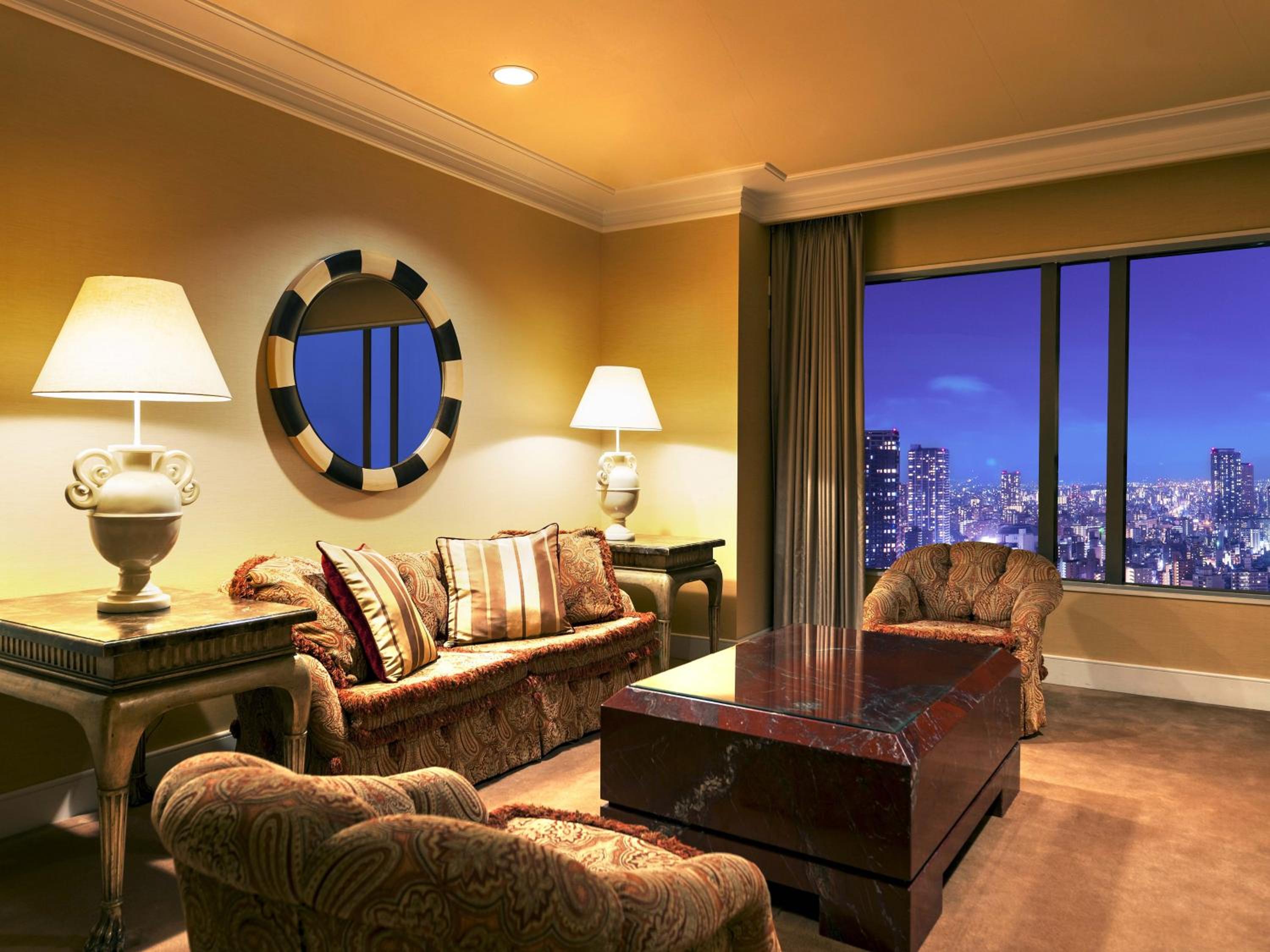 Club Executive Suite with Lounge Access - Non-Smoking