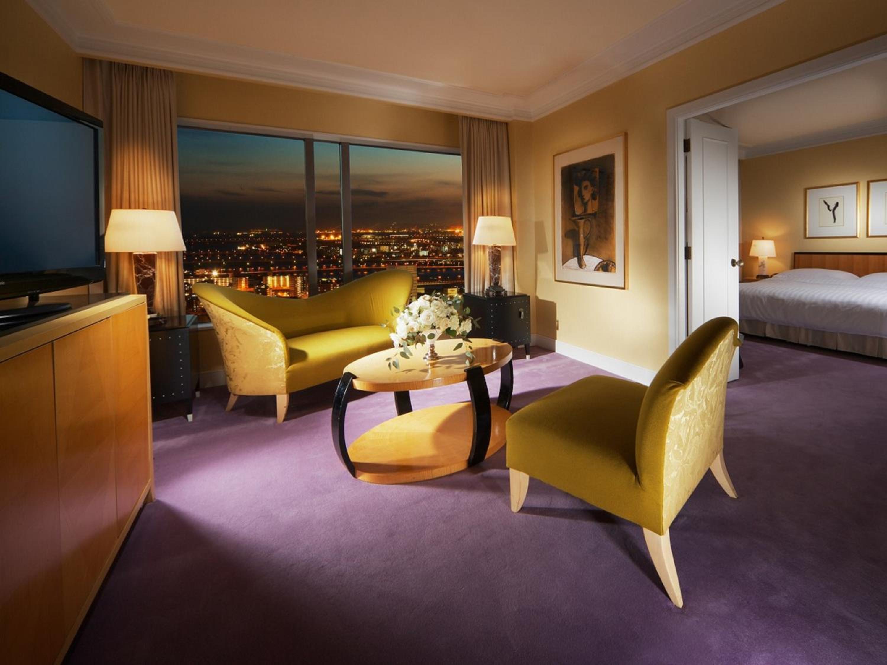 Club Senior Suite with Lounge Access - Non-Smoking photo 1