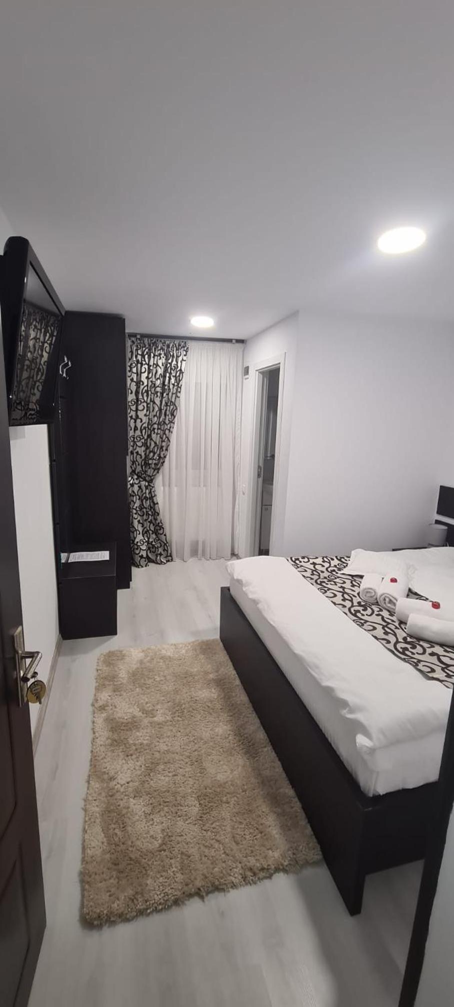Double Room with Private Bathroom - Photo 11