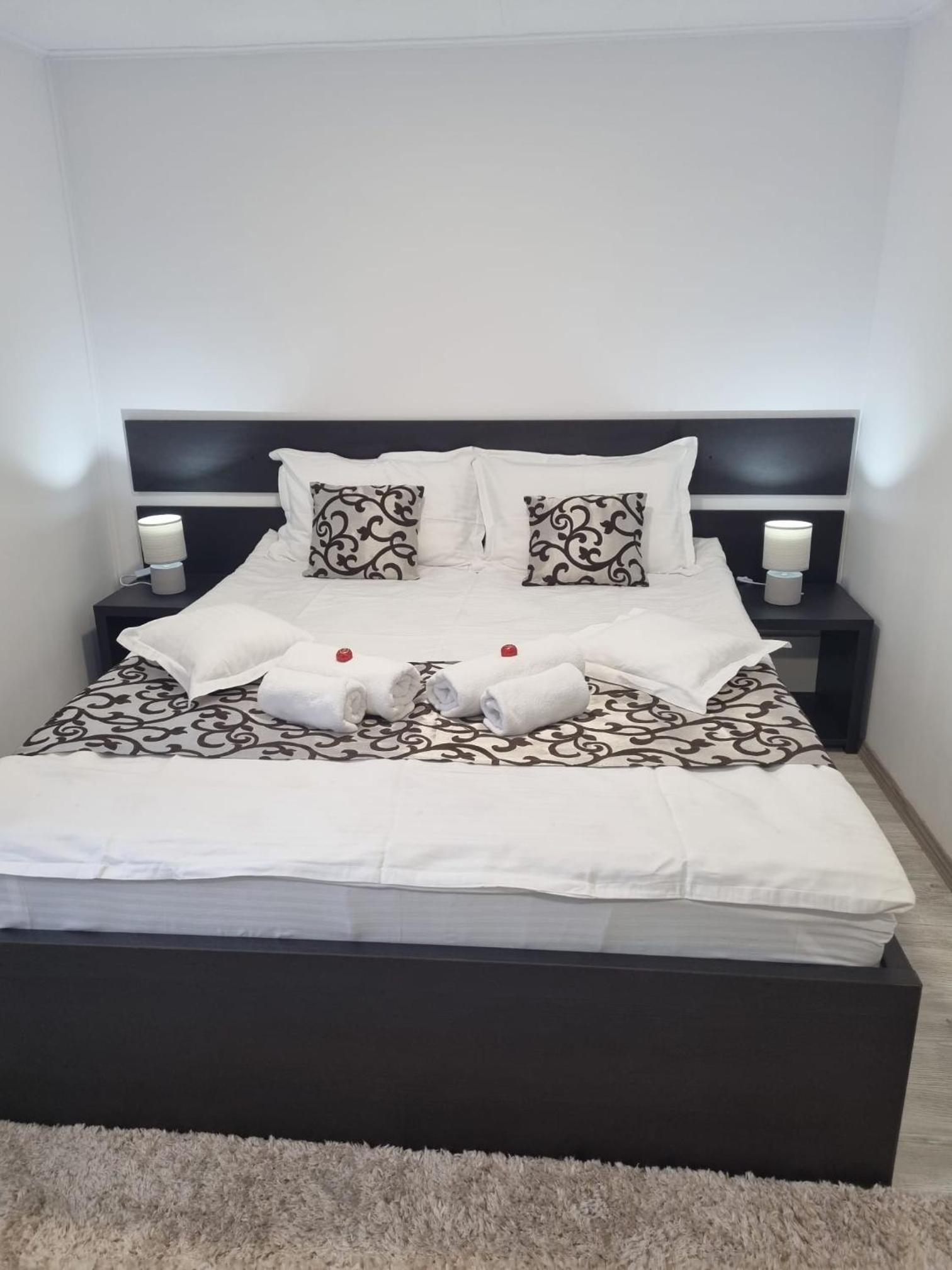 Double Room with Private Bathroom - Photo 12