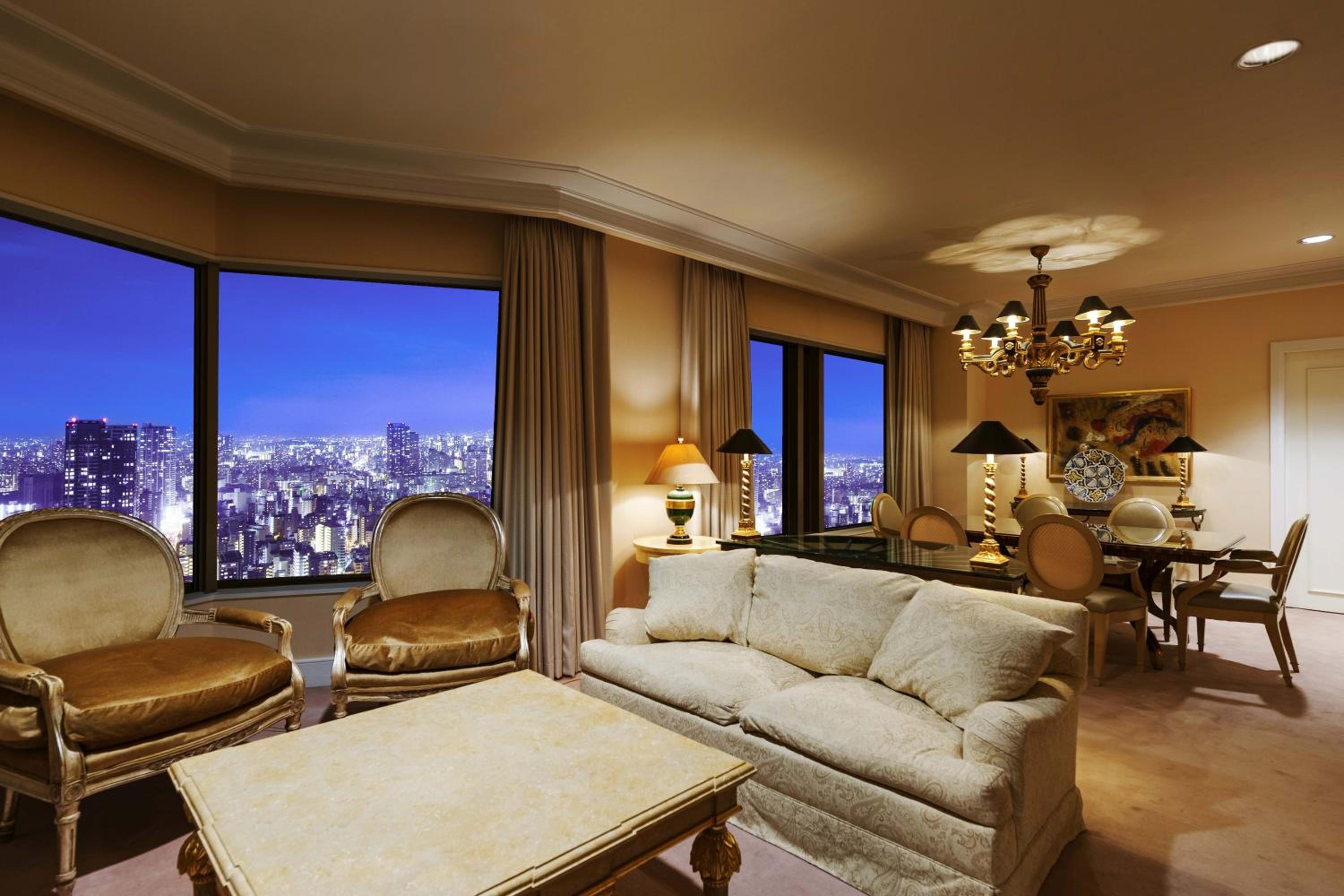 Club Crown Suite with Lounge Access - Nonsmoking