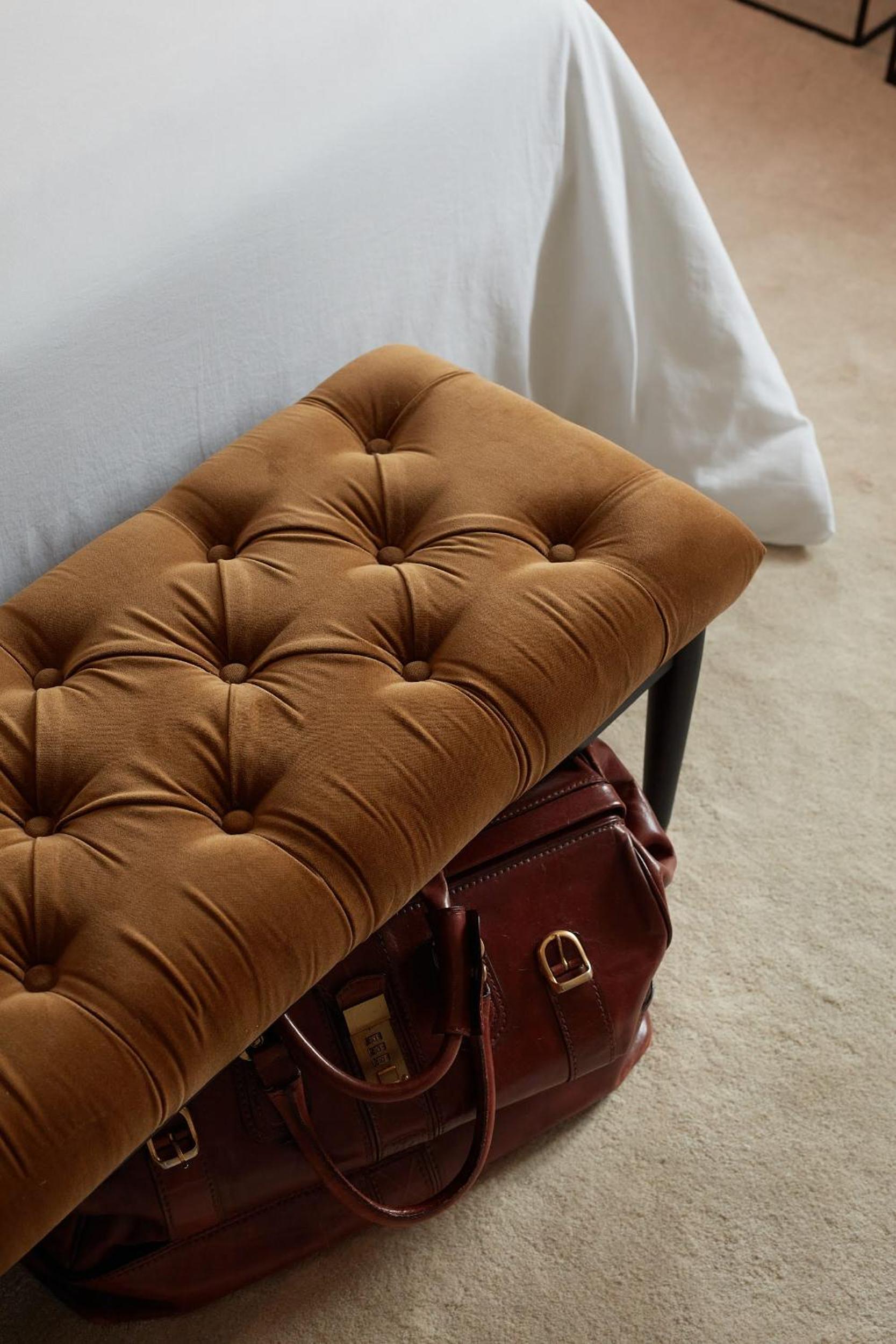 Deluxe King Room - Photo 9