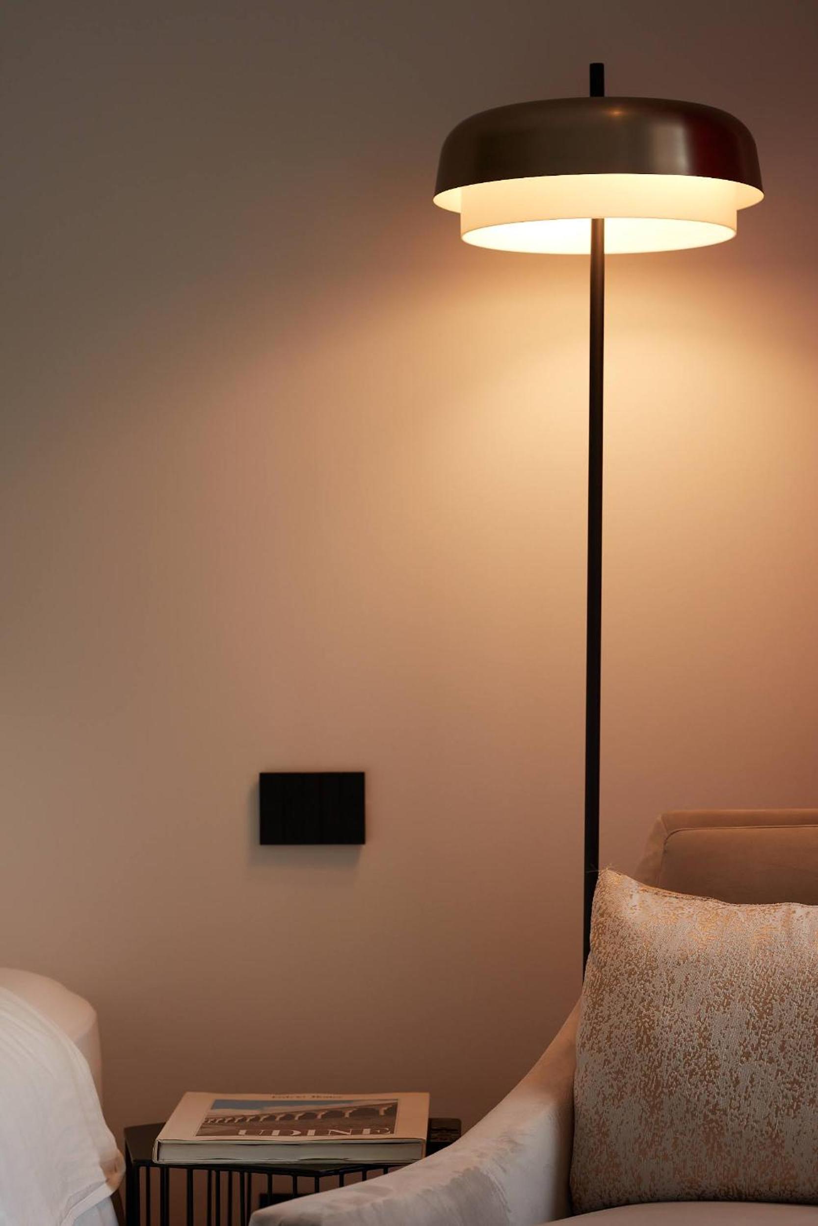 Deluxe King Room - Photo 13