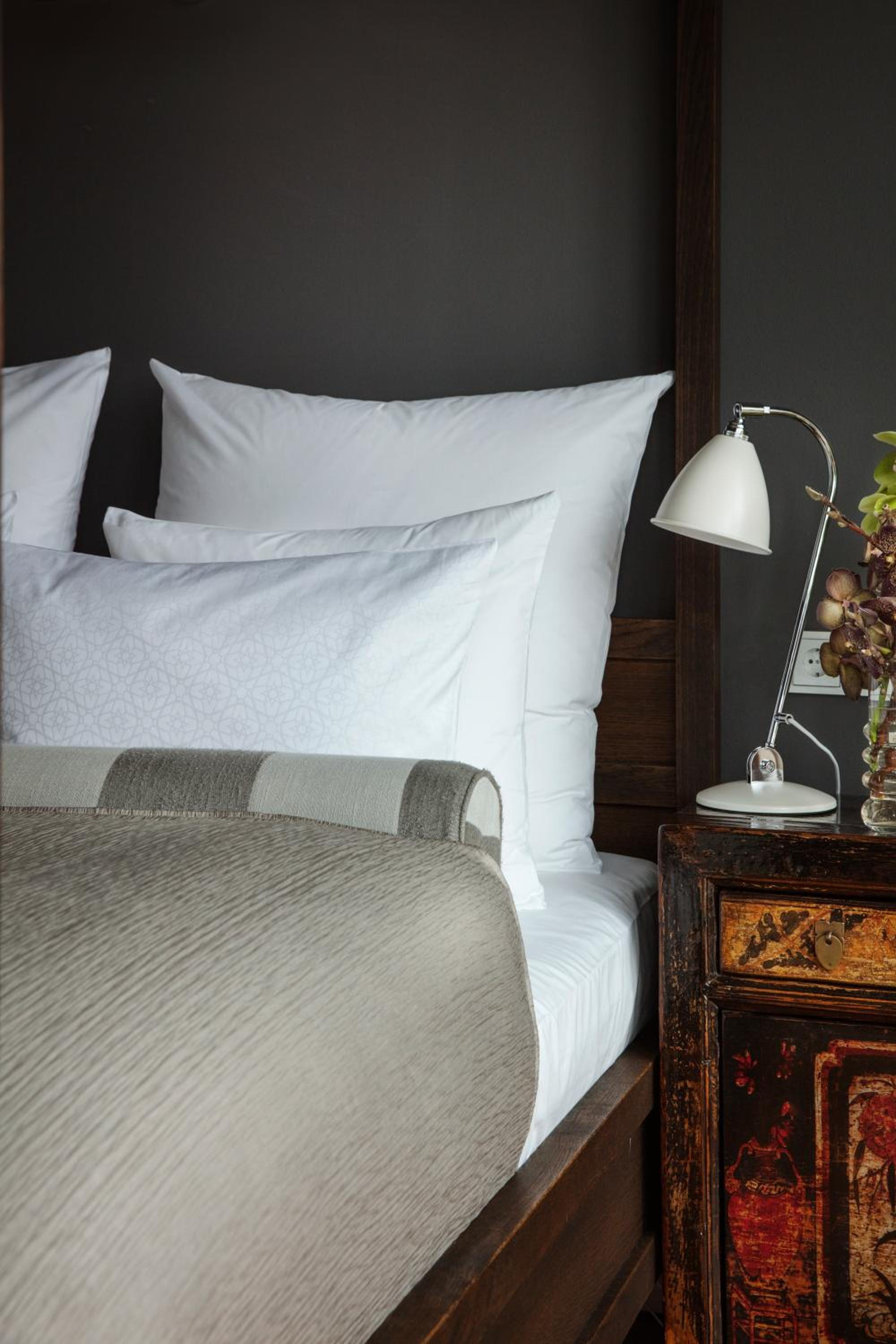 Deluxe Double Room thumbnail 5