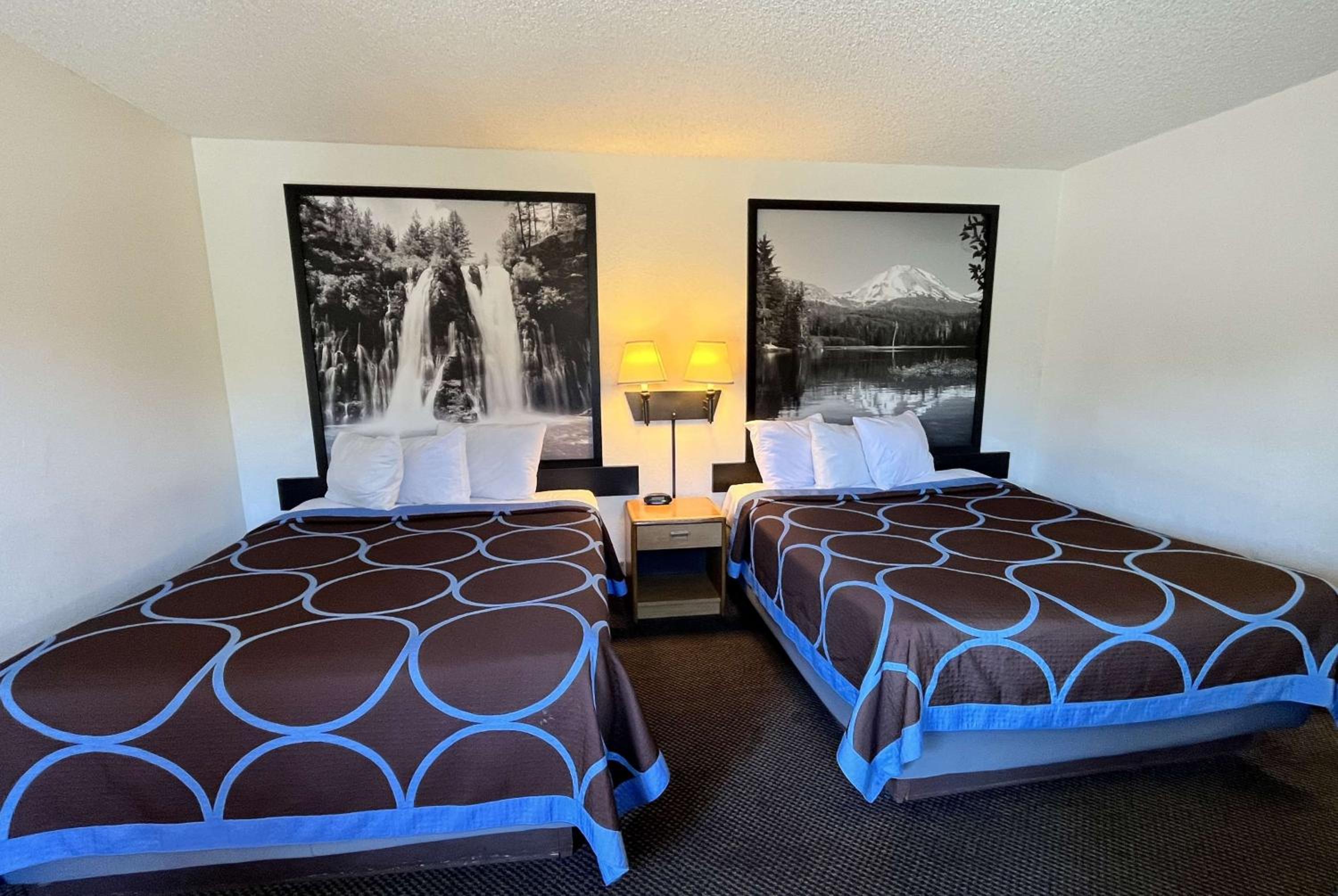 Deluxe Double Room with Two Double Beds - Disability Access - Non-Smoking - Photo 1