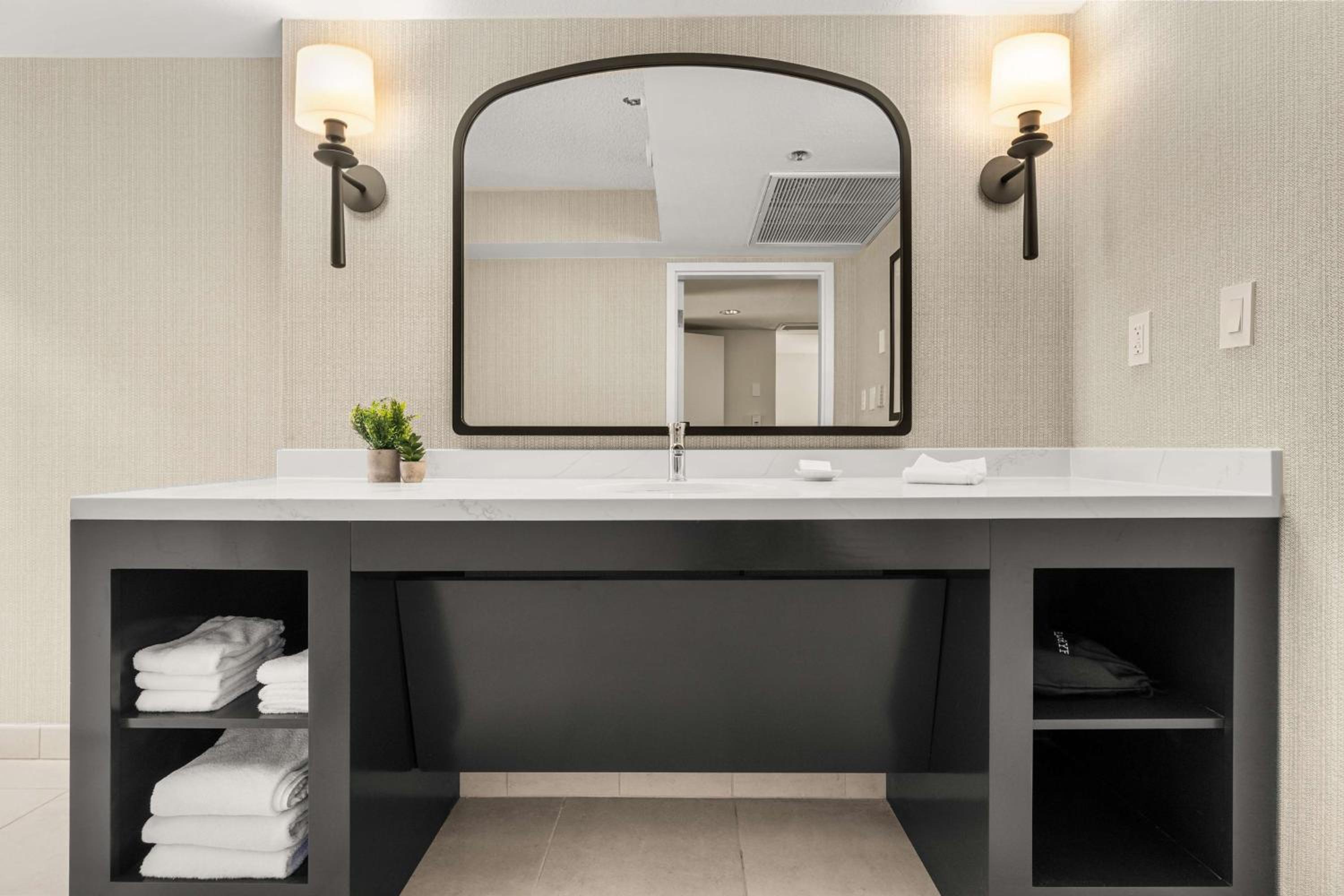 Two-Room Suite with One King Bed and Tub - Accessible