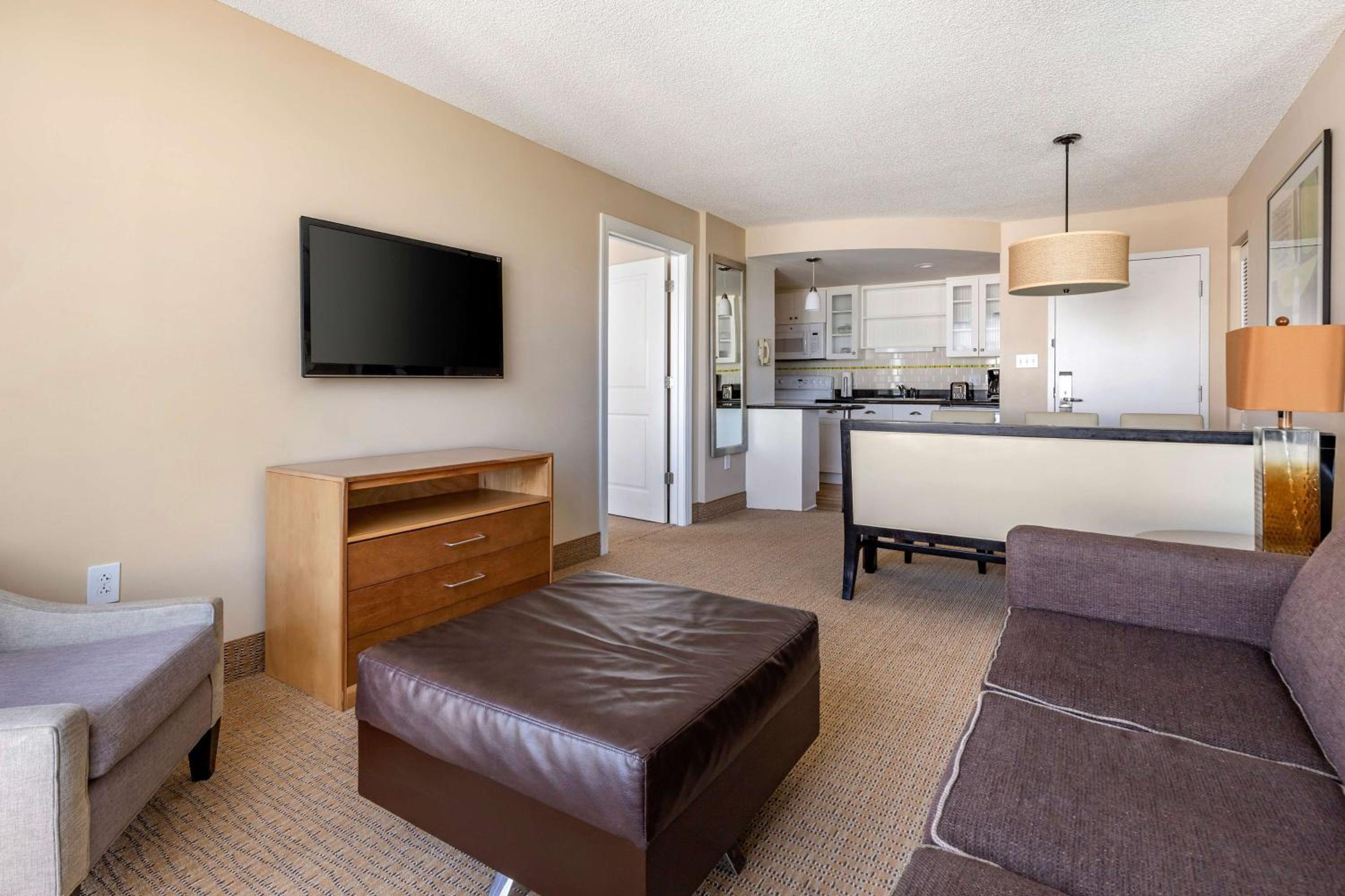 One-Bedroom King Room with Sofabed - Ocean Front - Photo 1