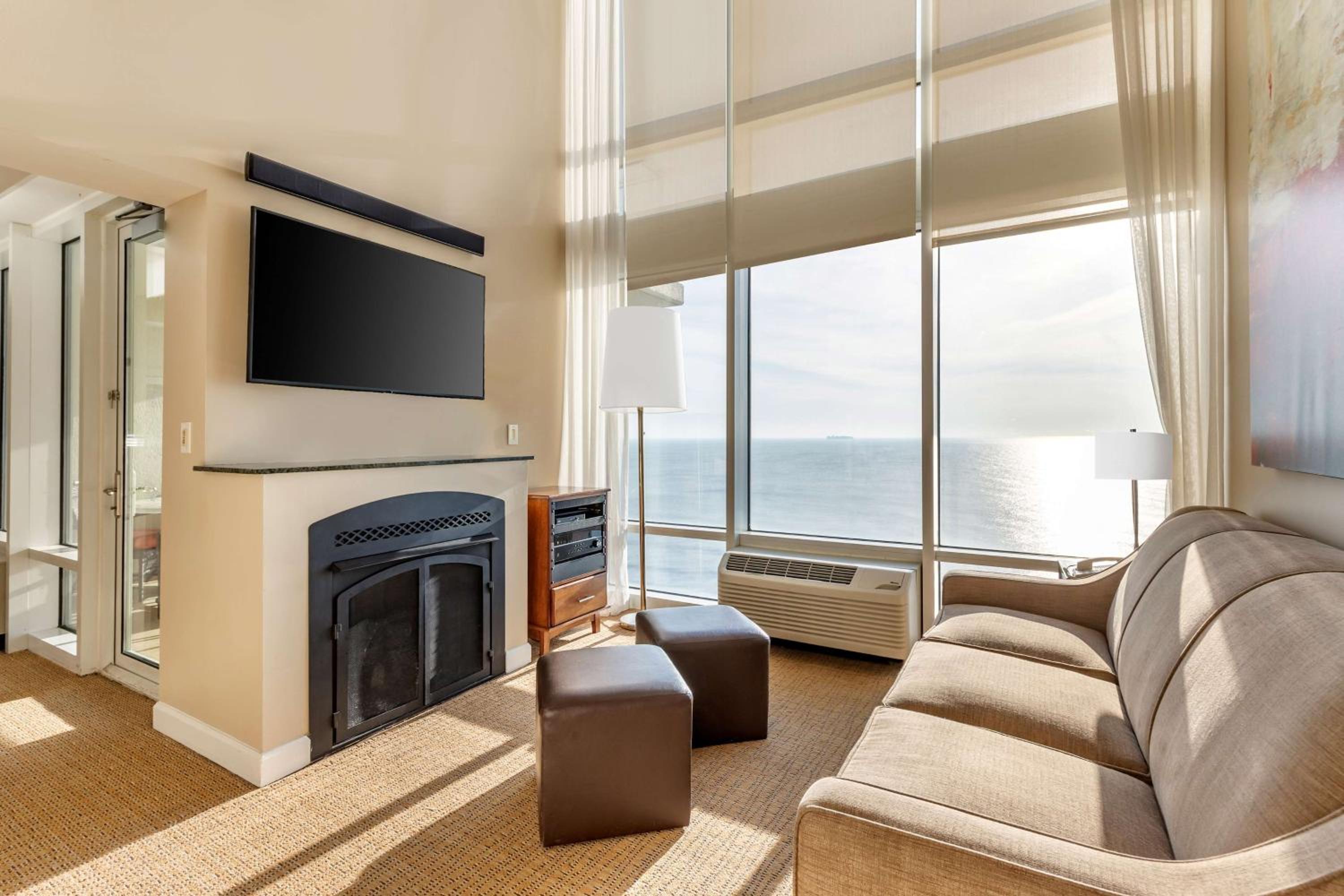 Oceanfront Two-Bedroom Bi-Level King Suite with Sofa Bed - Photo 2