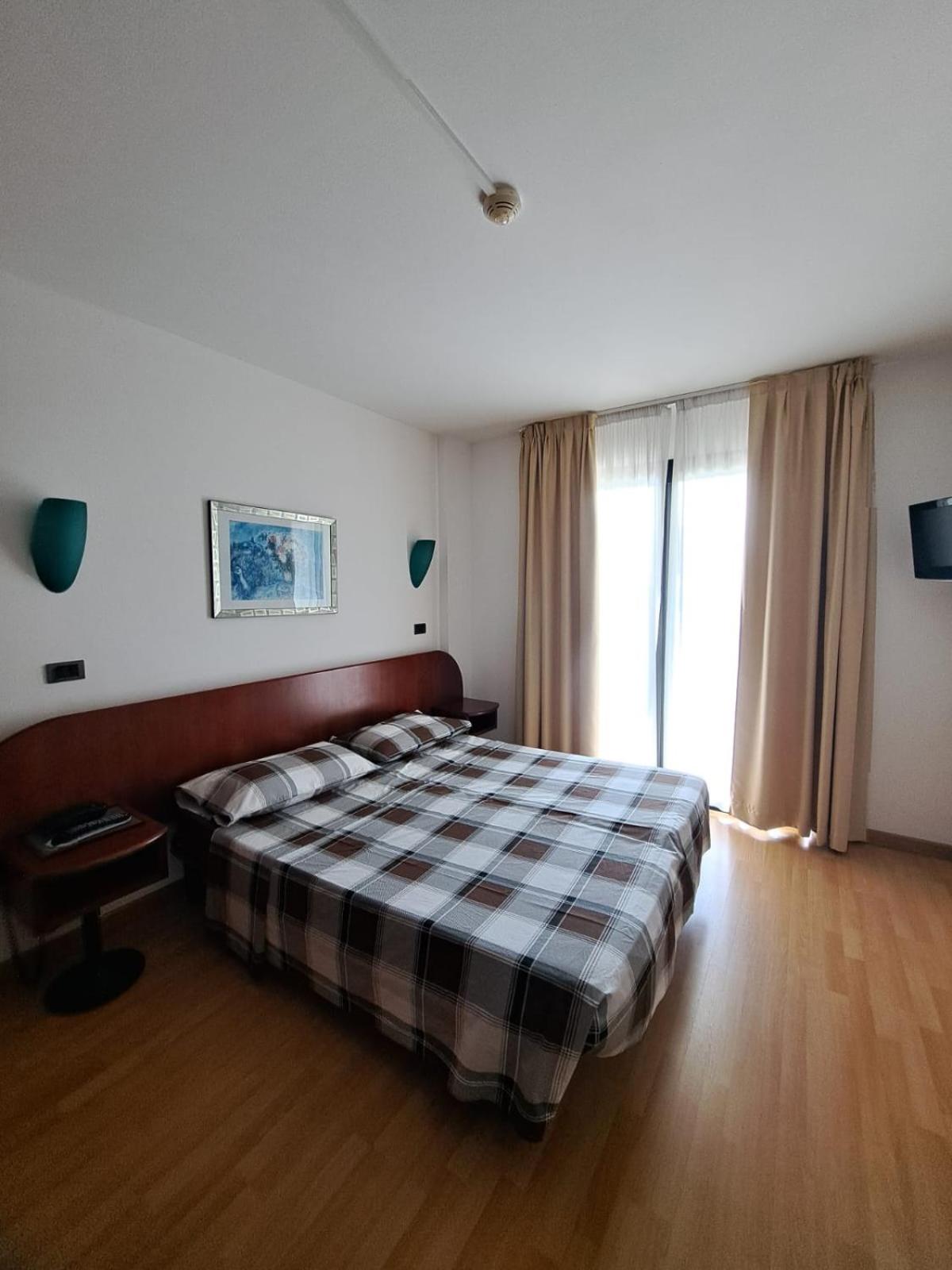 Deluxe Double Or Twin Room With Pool View photo 1