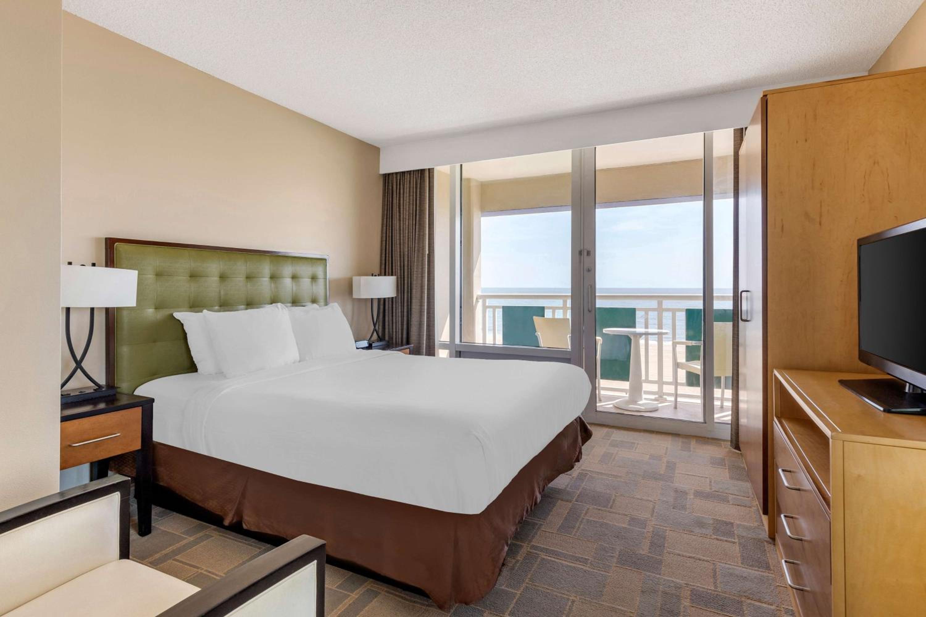 One-Bedroom Suite with Kitchen - Ocean Front - Photo 1