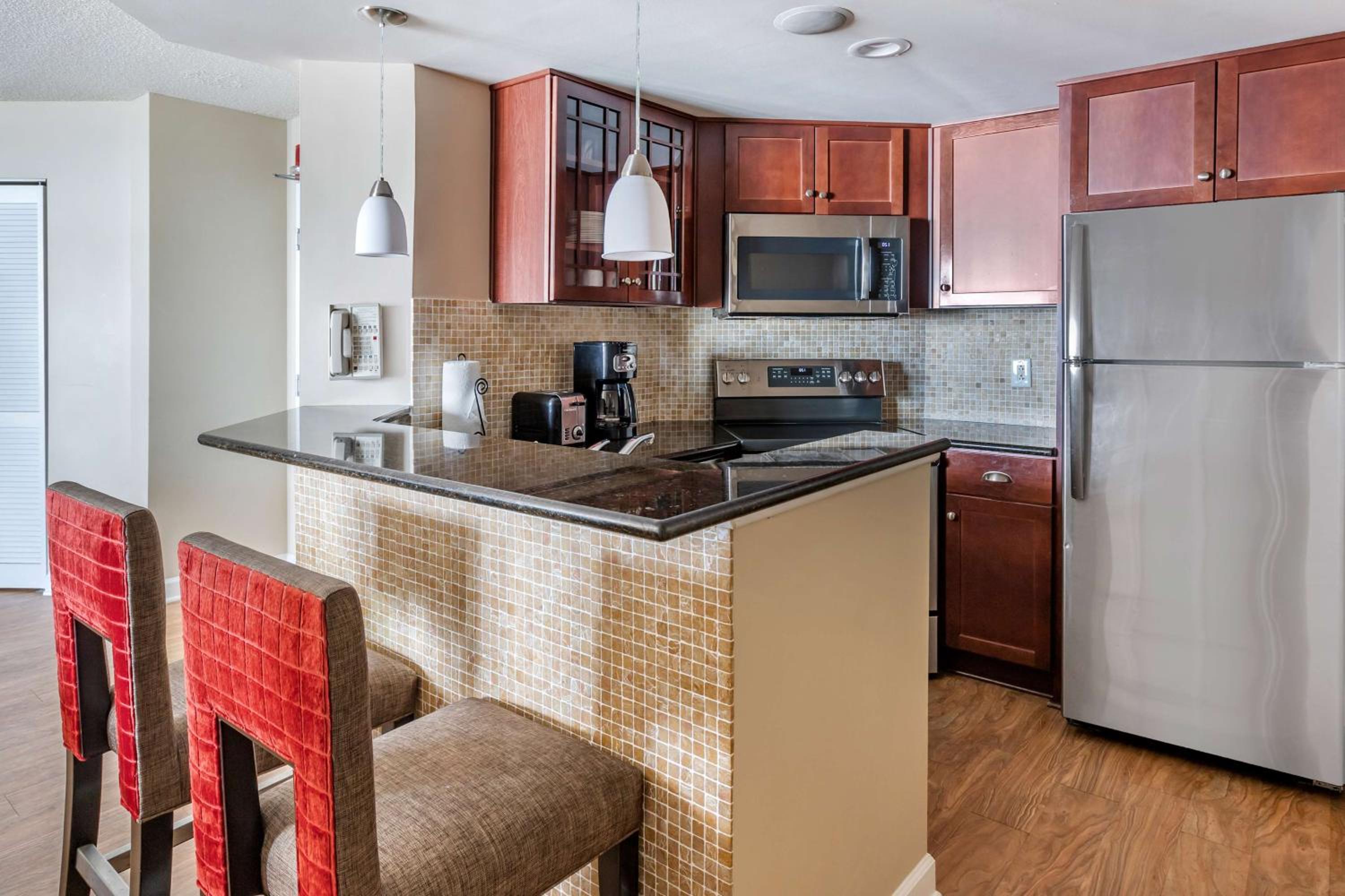 One-Bedroom with Access Hearing/Tub Ocean View - Photo 4