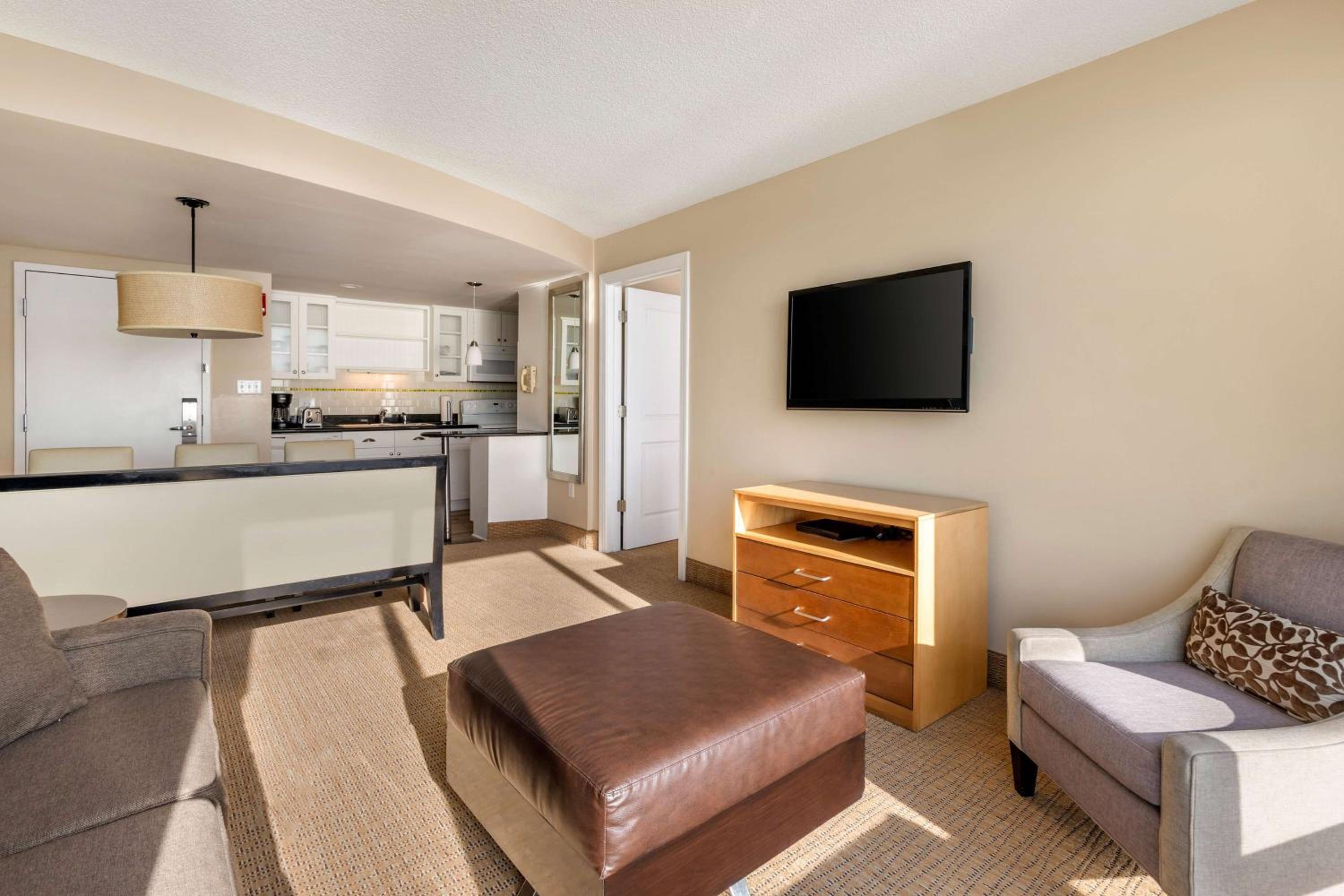 One-Bedroom Suite with Kitchen - Ocean Front - Photo 2