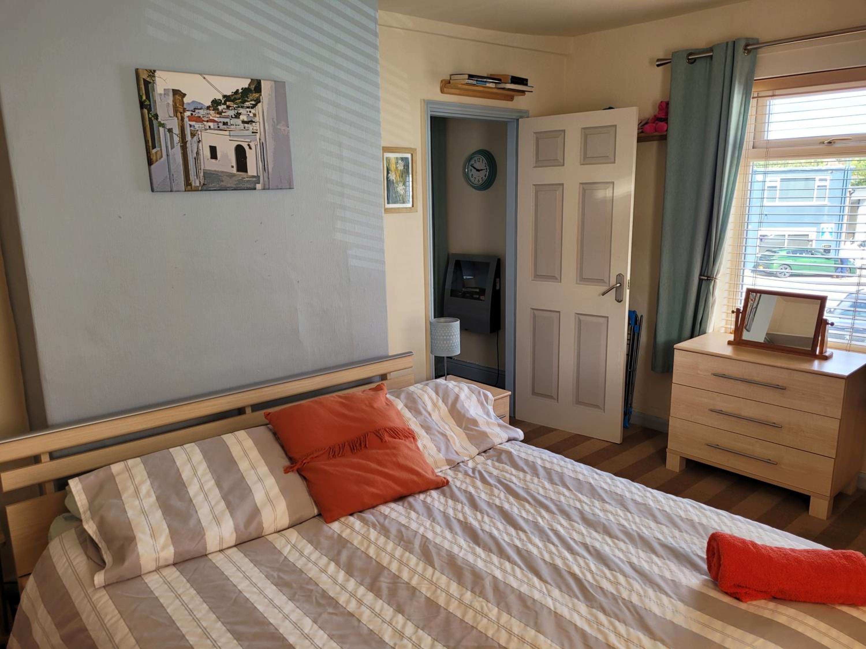 One-Bedroom Apartment photo 1