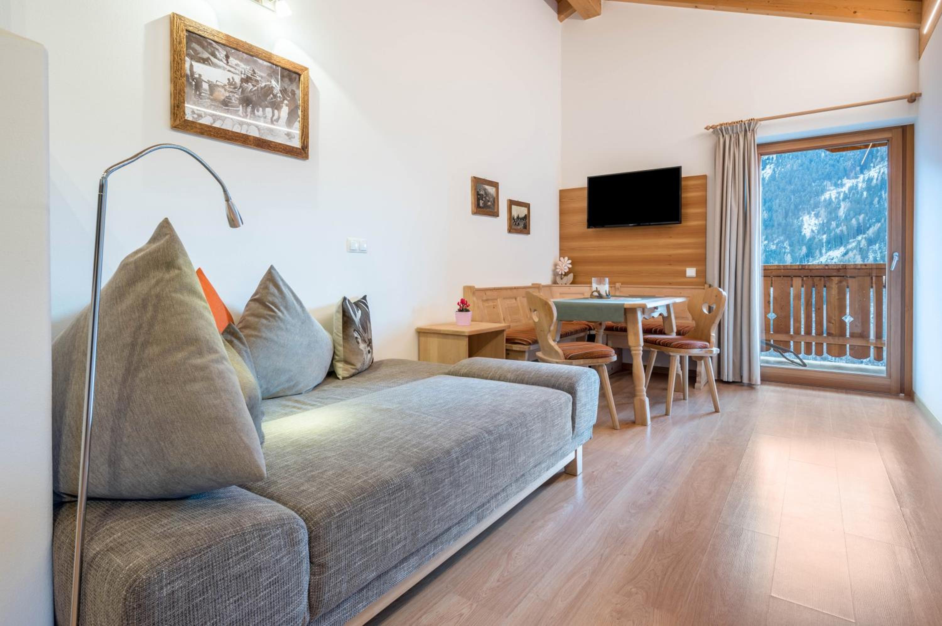 Superior One-Bedroom Apartment with Balcony