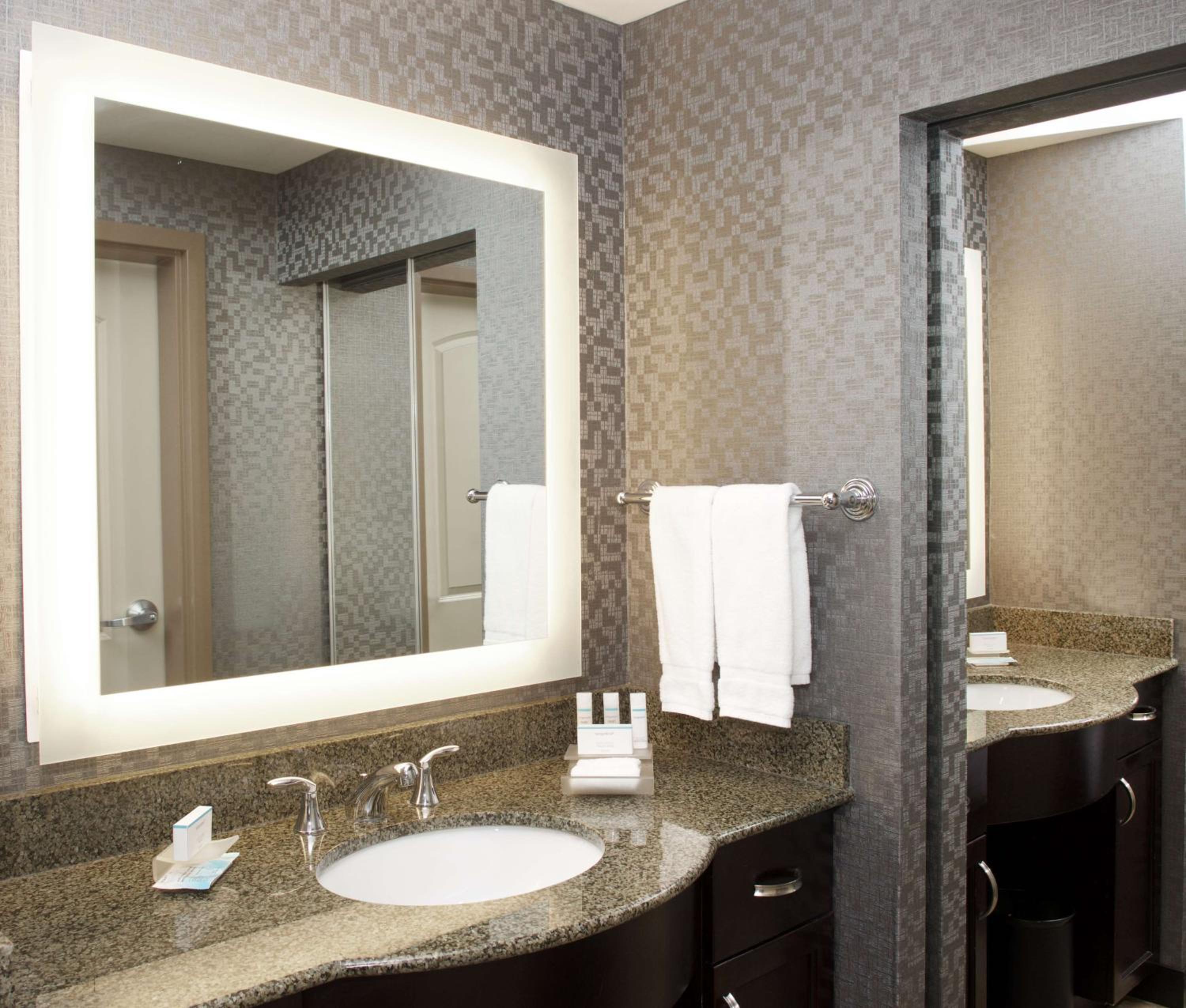 King Room - Non-Smoking - Photo 2