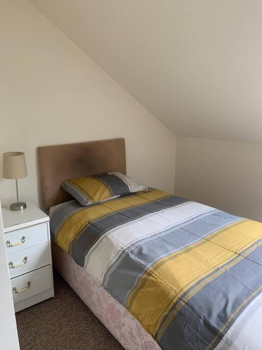 Five-Bedroom House photo 1