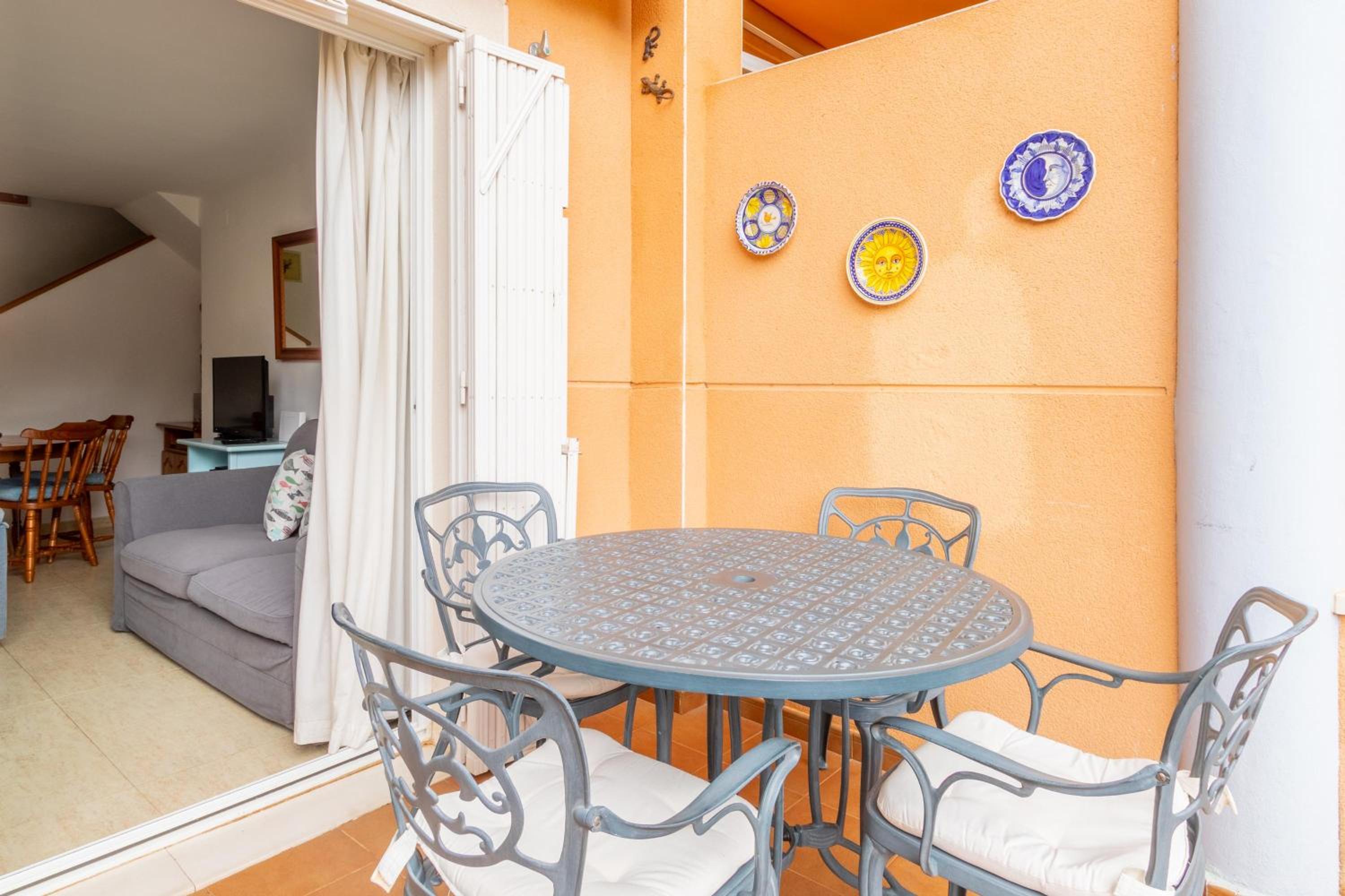 Three-Bedroom Apartment with Mountain View photo 2