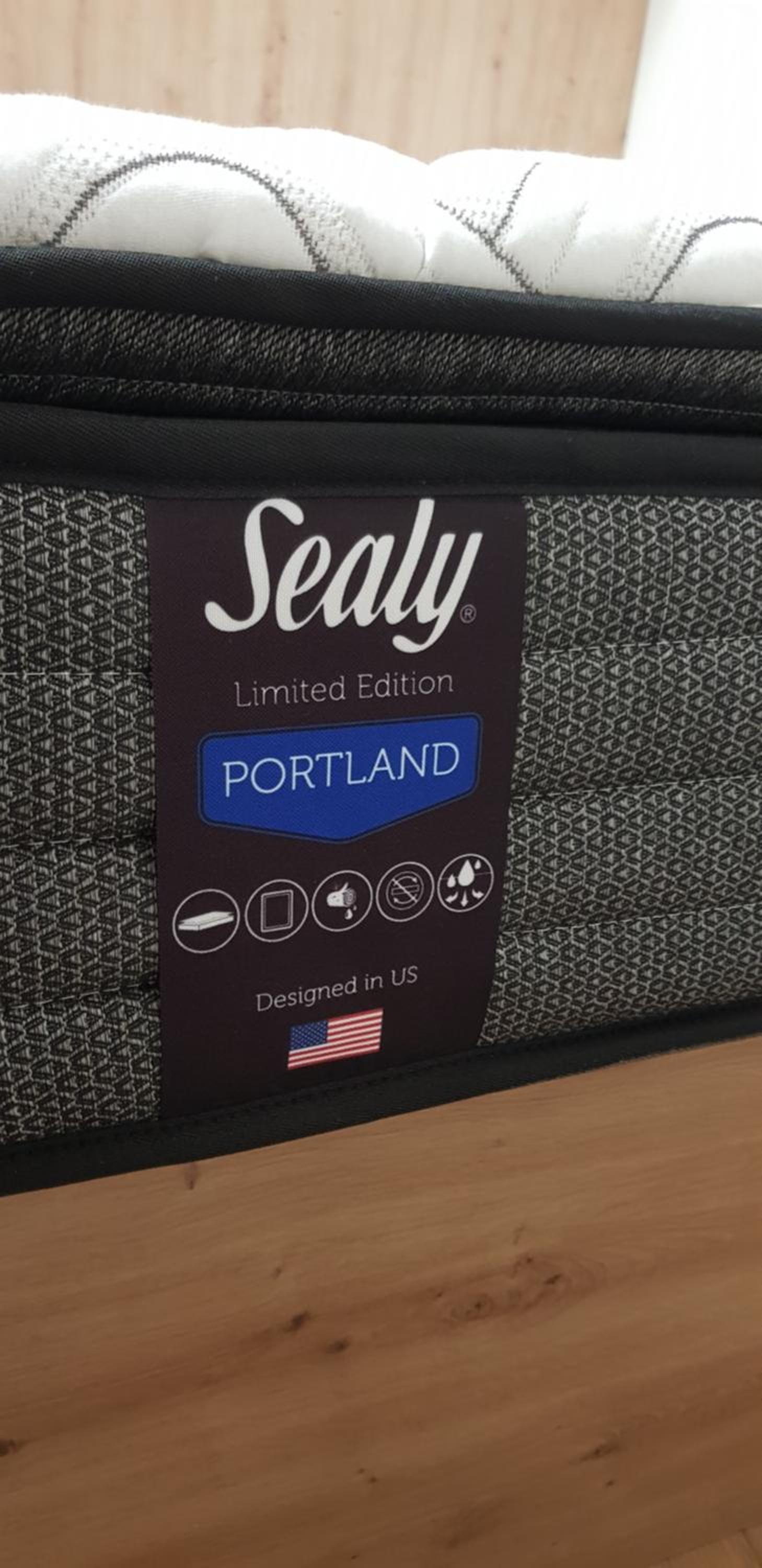 Apartment with Mountain View
