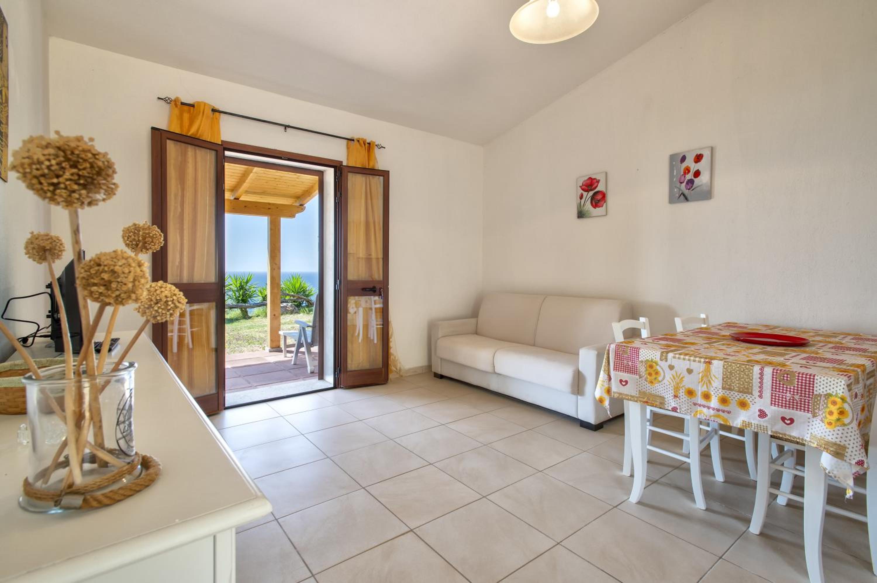One-Bedroom House photo 1