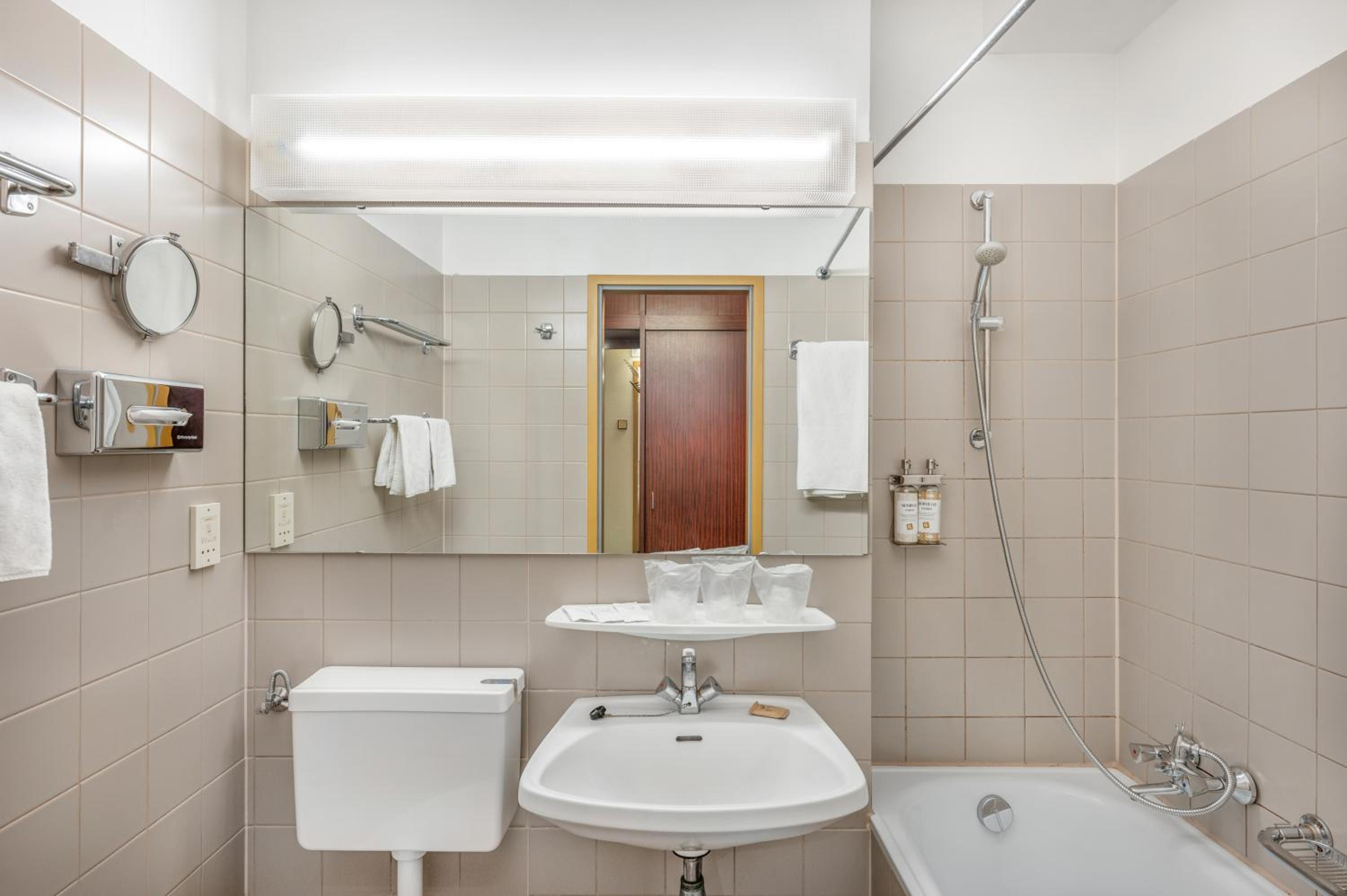 Standard Plus Double Room thumbnail 5