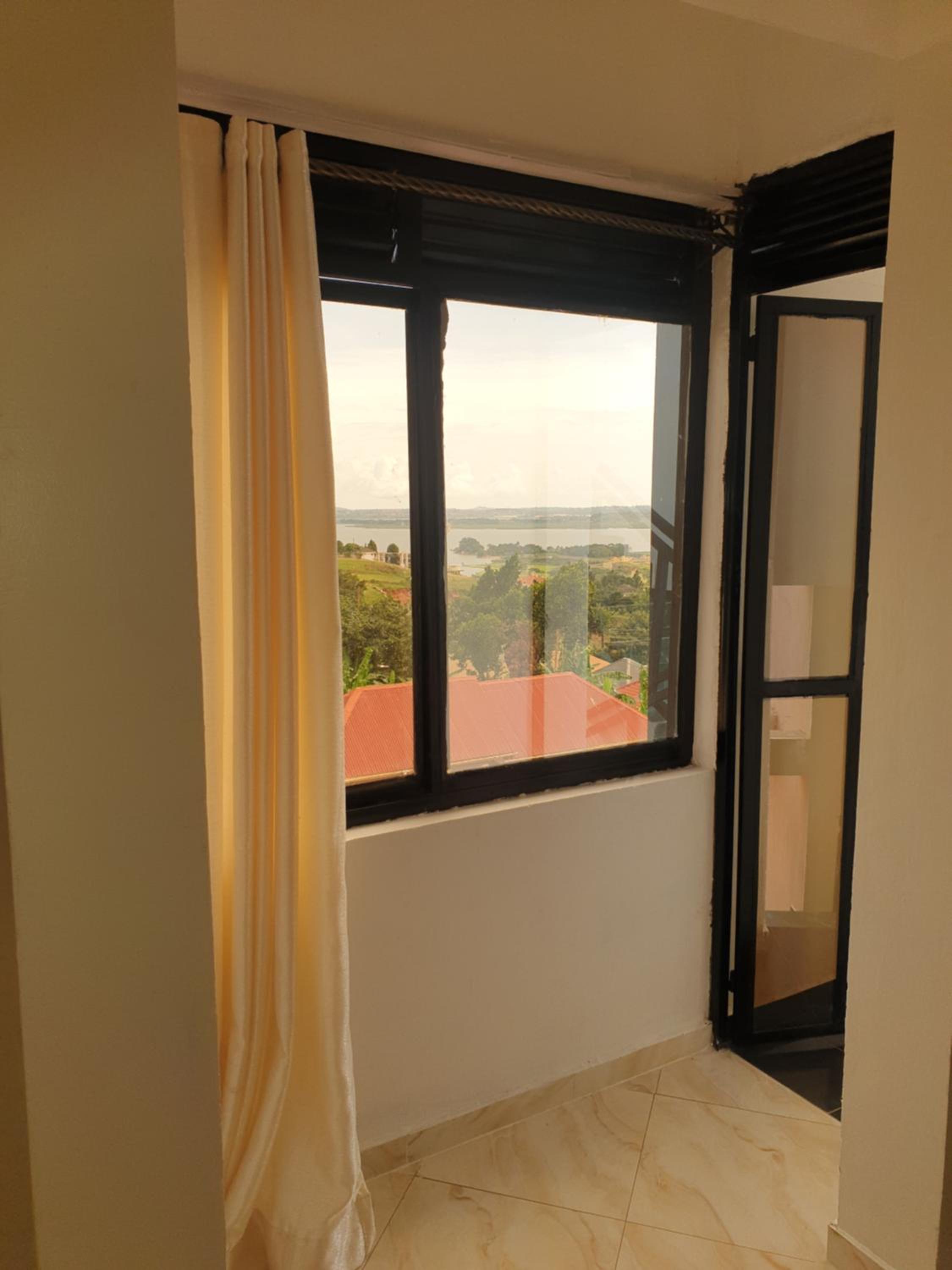 Suite - Photo 5