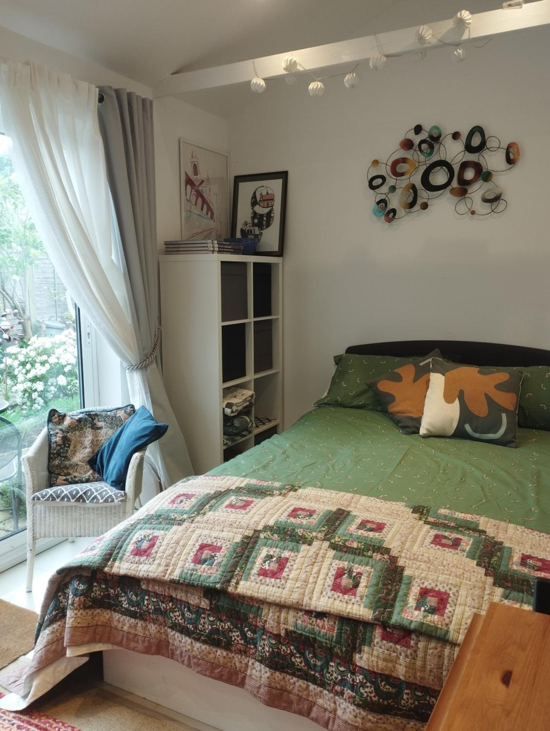 One-Bedroom Apartment photo 1