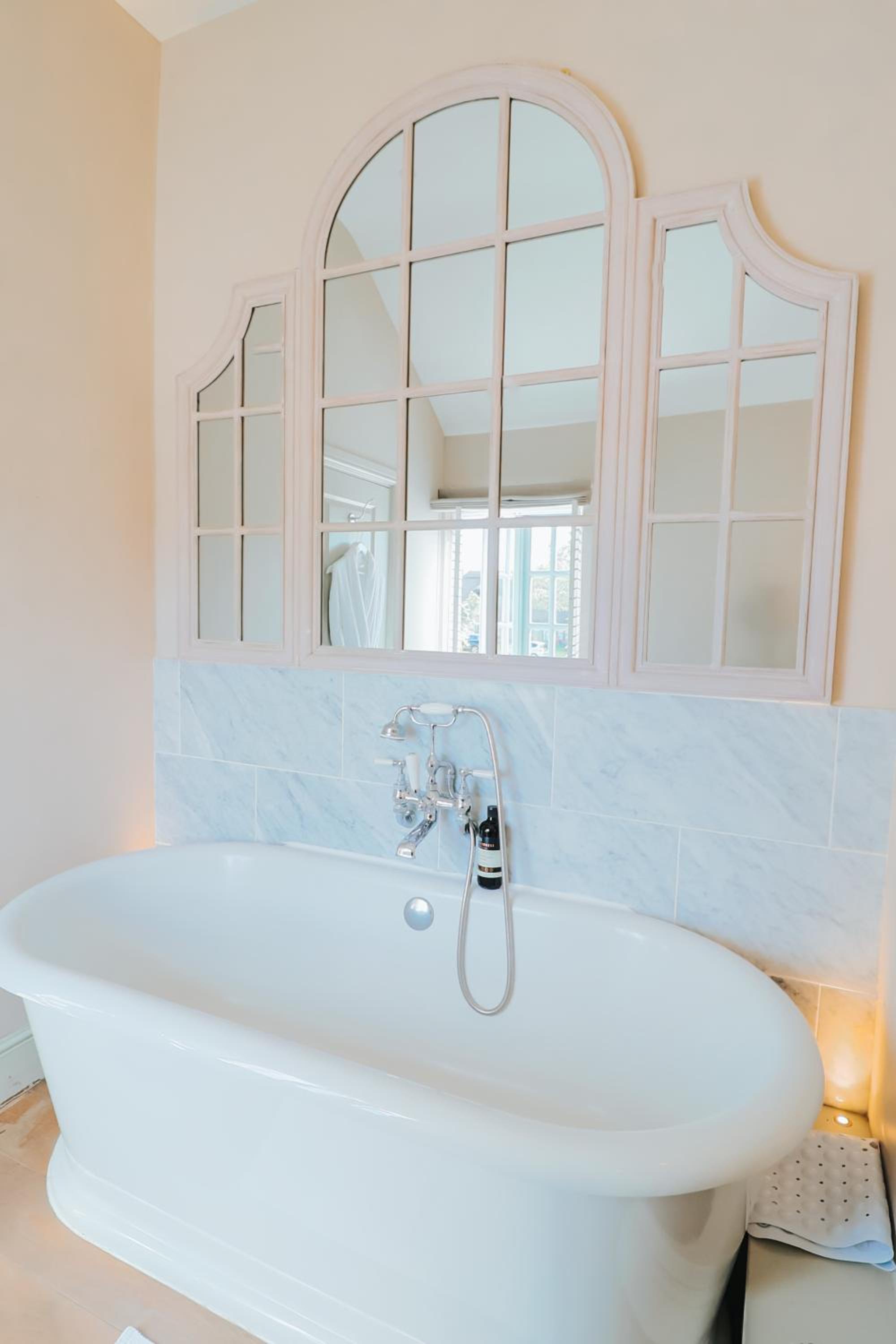 Superior King Room with Bath photo 3