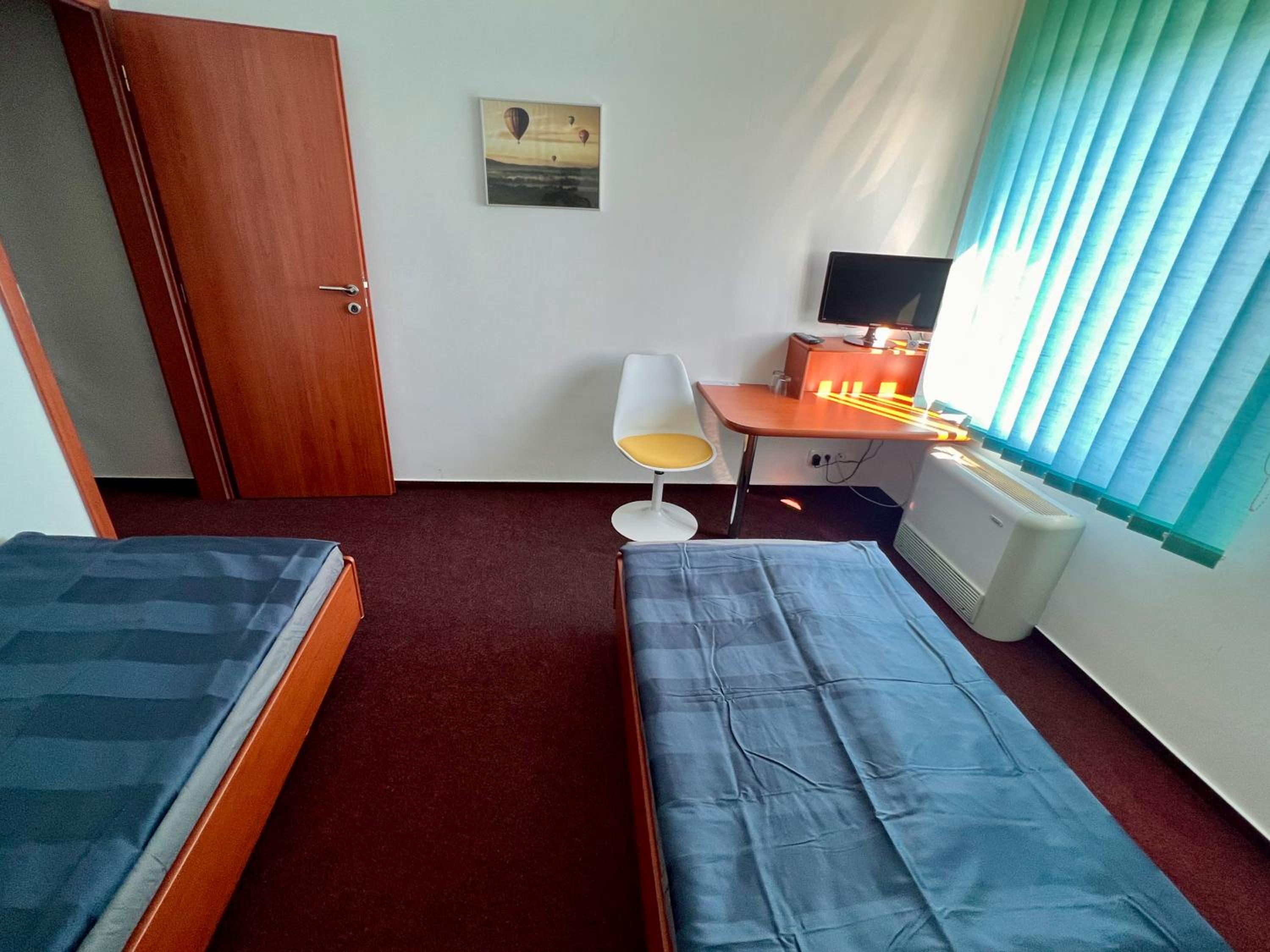 Standard Twin Room photo 2