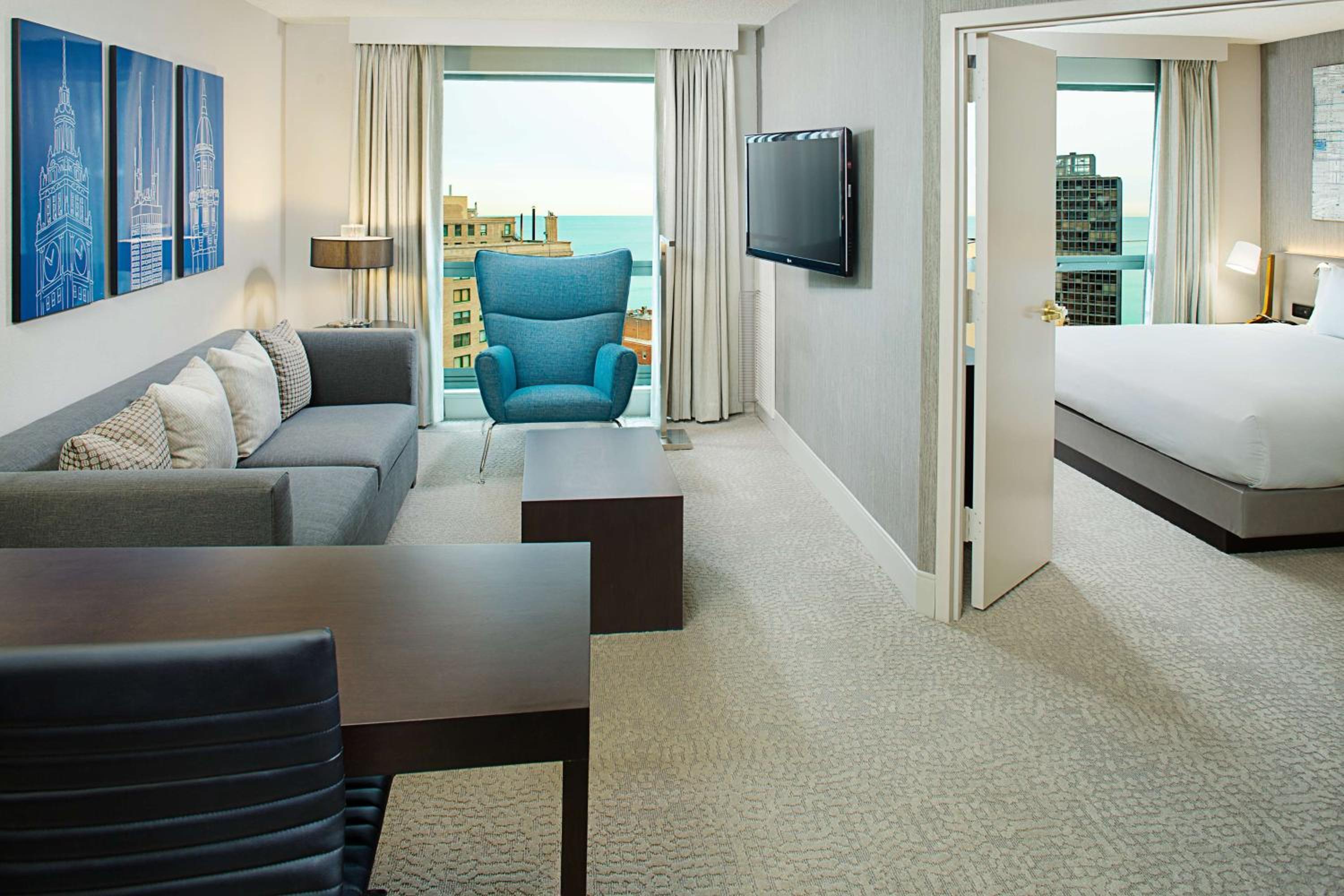 One-Bedroom King Suite with Lake View - Photo 1
